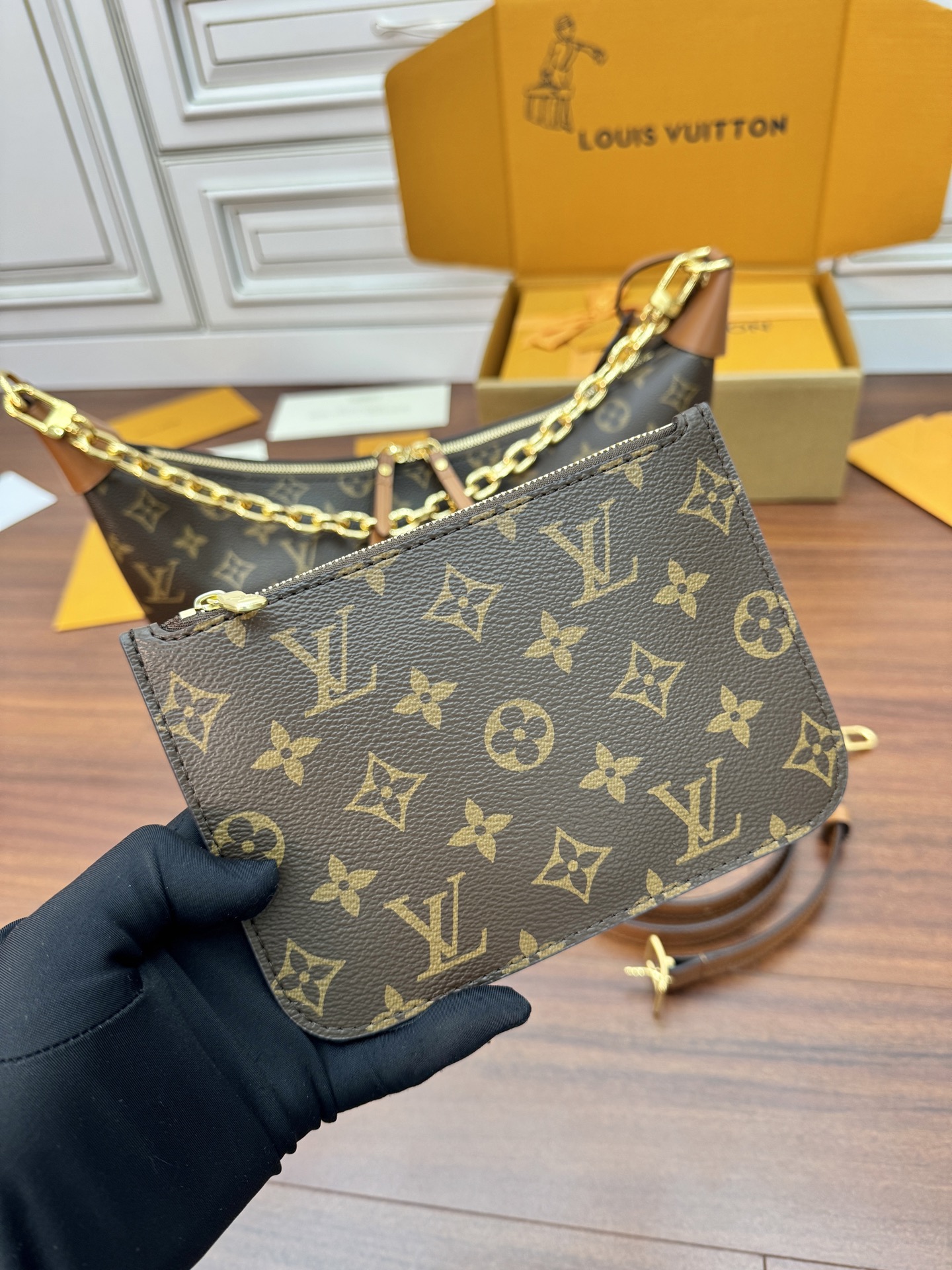 特级芯片 LOUIS VUITTON 路易威登 LV Loop Hobo 经典老花满印涂层帆布拼牛皮革 法棍包 月亮包 手提包 单肩包 斜挎包 女款 大号 棕色 M46311
