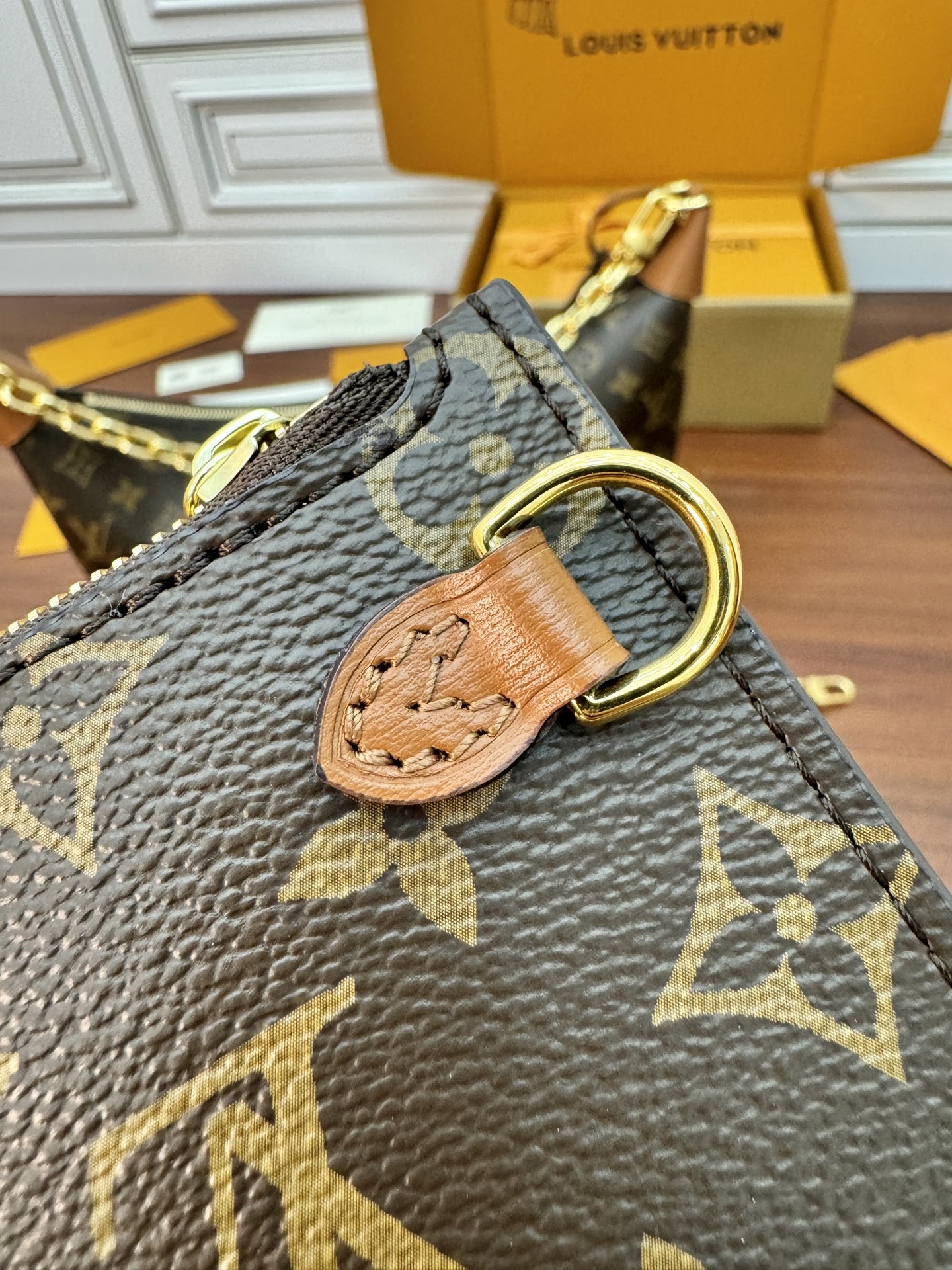 特级芯片 LOUIS VUITTON 路易威登 LV Loop Hobo 经典老花满印涂层帆布拼牛皮革 法棍包 月亮包 手提包 单肩包 斜挎包 女款 大号 棕色 M46311
