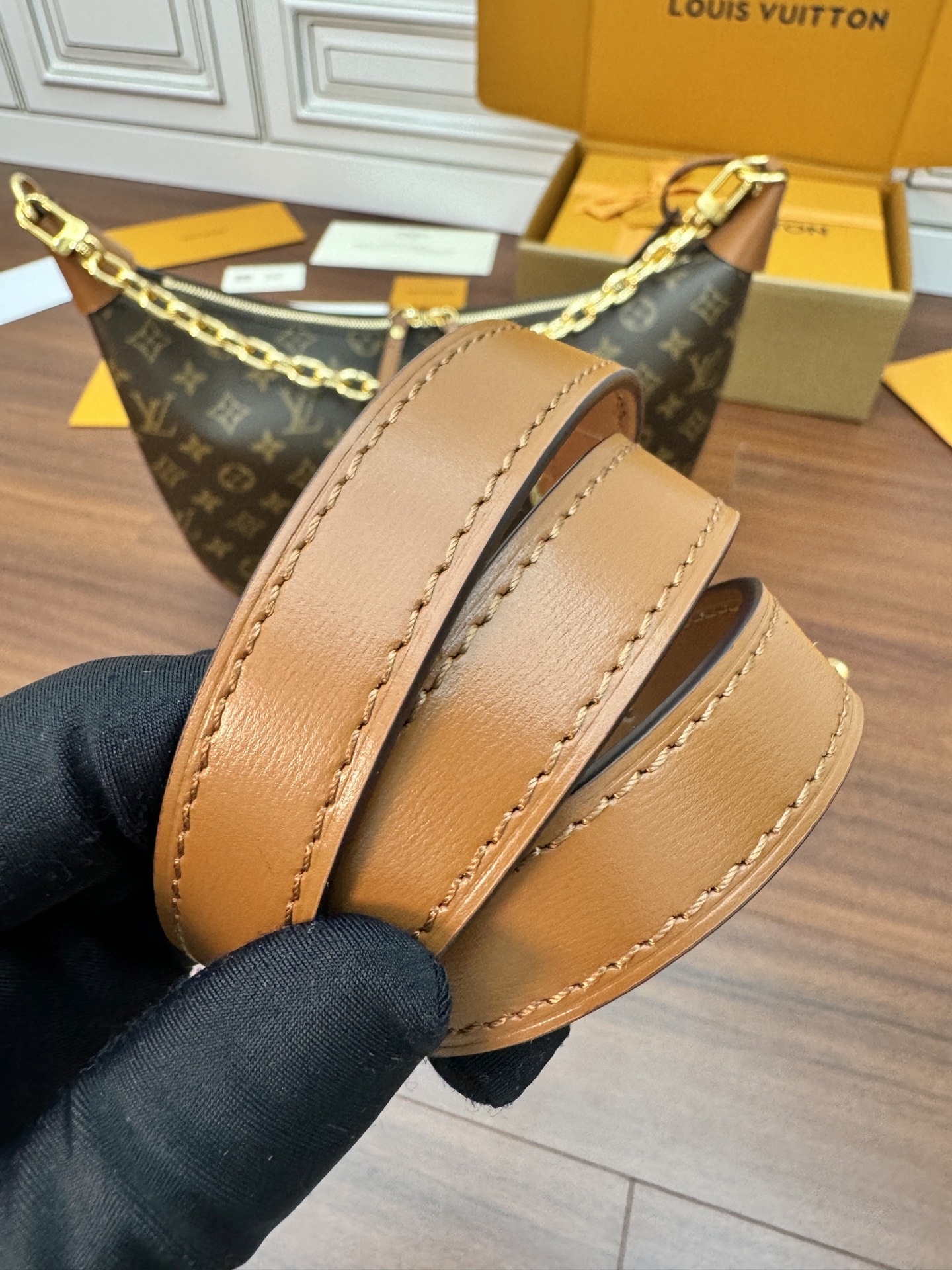 特级芯片 LOUIS VUITTON 路易威登 LV Loop Hobo 经典老花满印涂层帆布拼牛皮革 法棍包 月亮包 手提包 单肩包 斜挎包 女款 大号 棕色 M46311