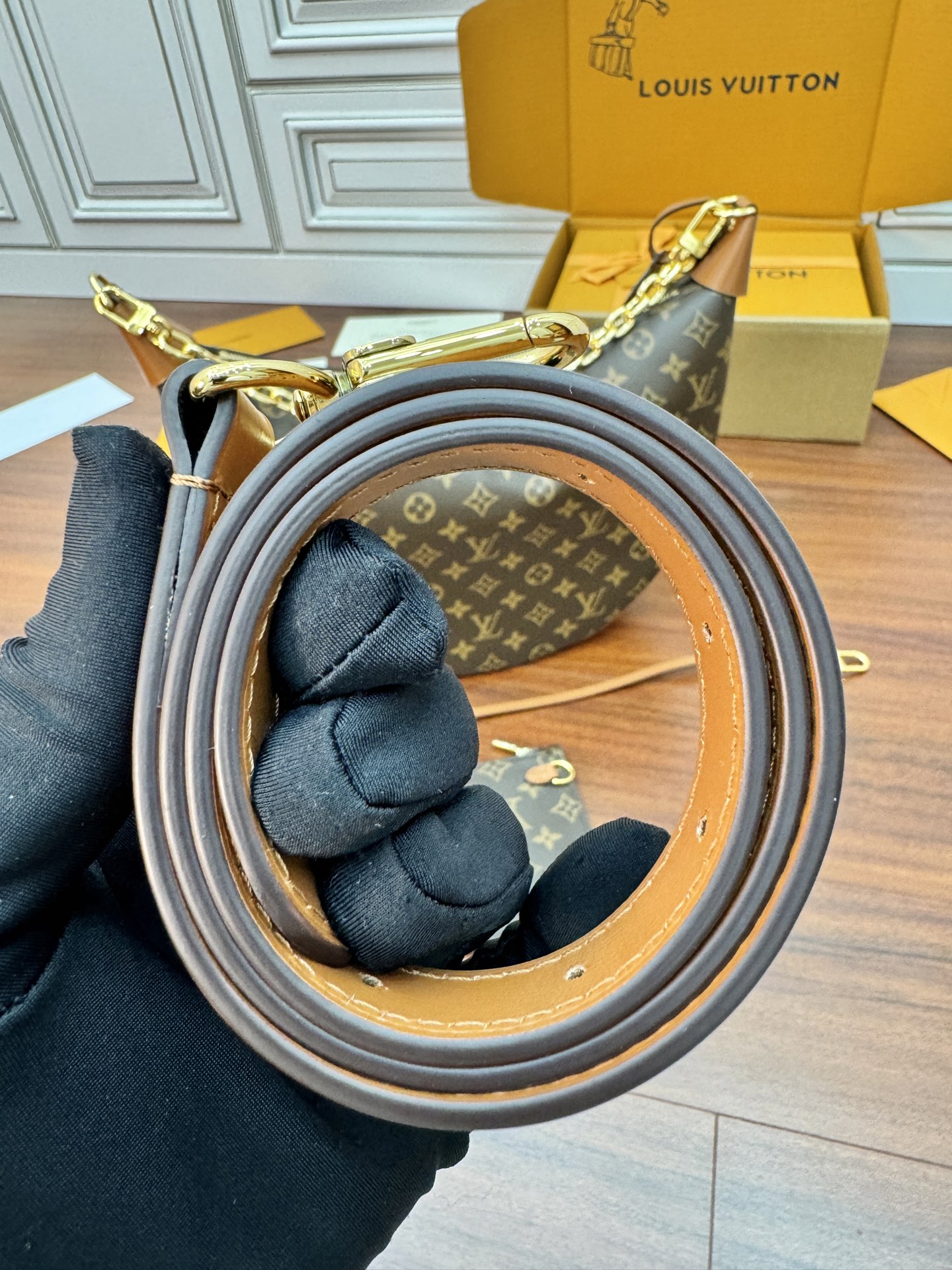 特级芯片 LOUIS VUITTON 路易威登 LV Loop Hobo 经典老花满印涂层帆布拼牛皮革 法棍包 月亮包 手提包 单肩包 斜挎包 女款 大号 棕色 M46311