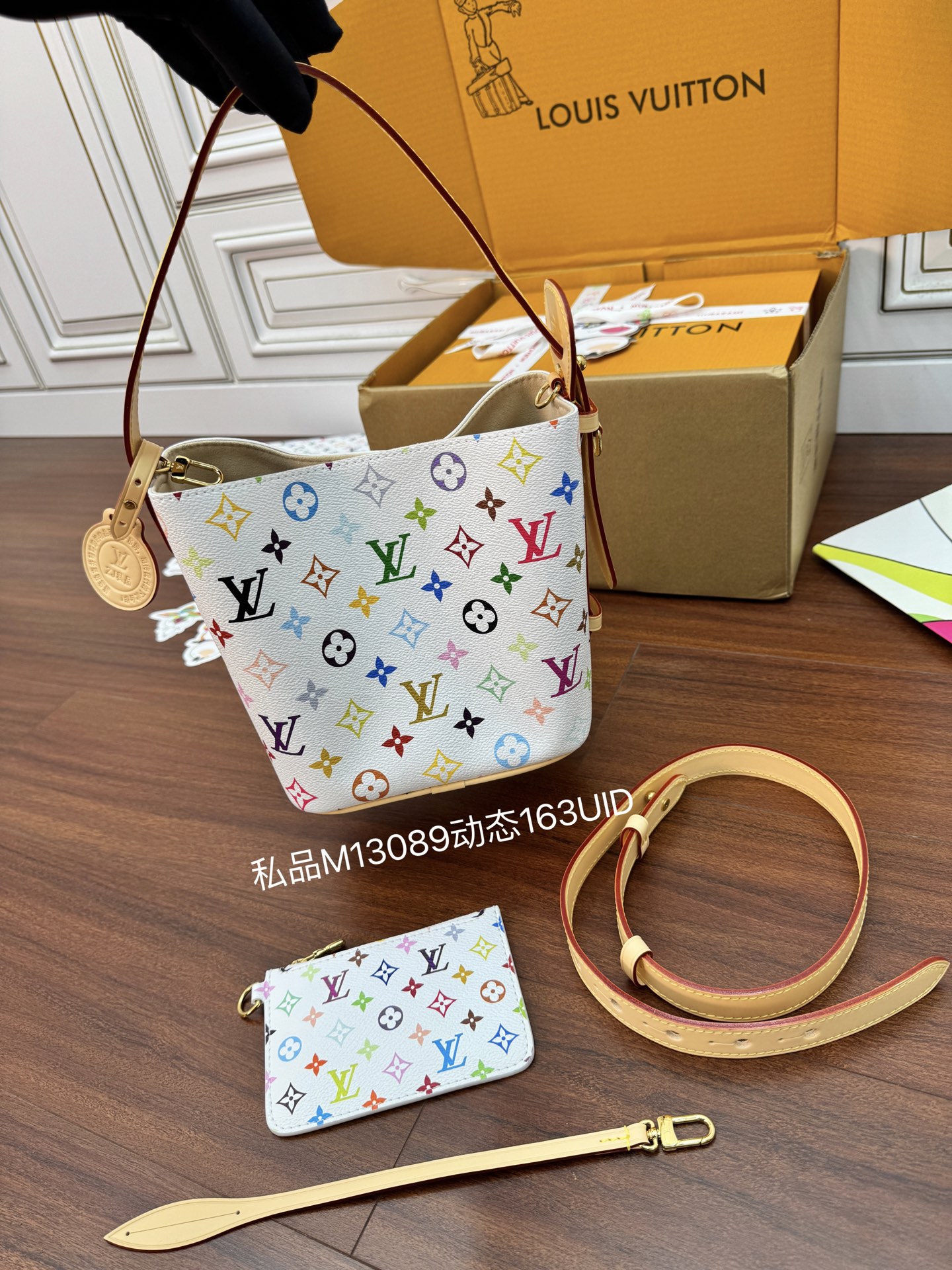 特級芯片 LOUIS VUITTON Takashi Murakami 村上隆 LV 路易威登  牛皮革 斜挎包 单肩包 双肩包 水桶 手提包 白彩色 M13089