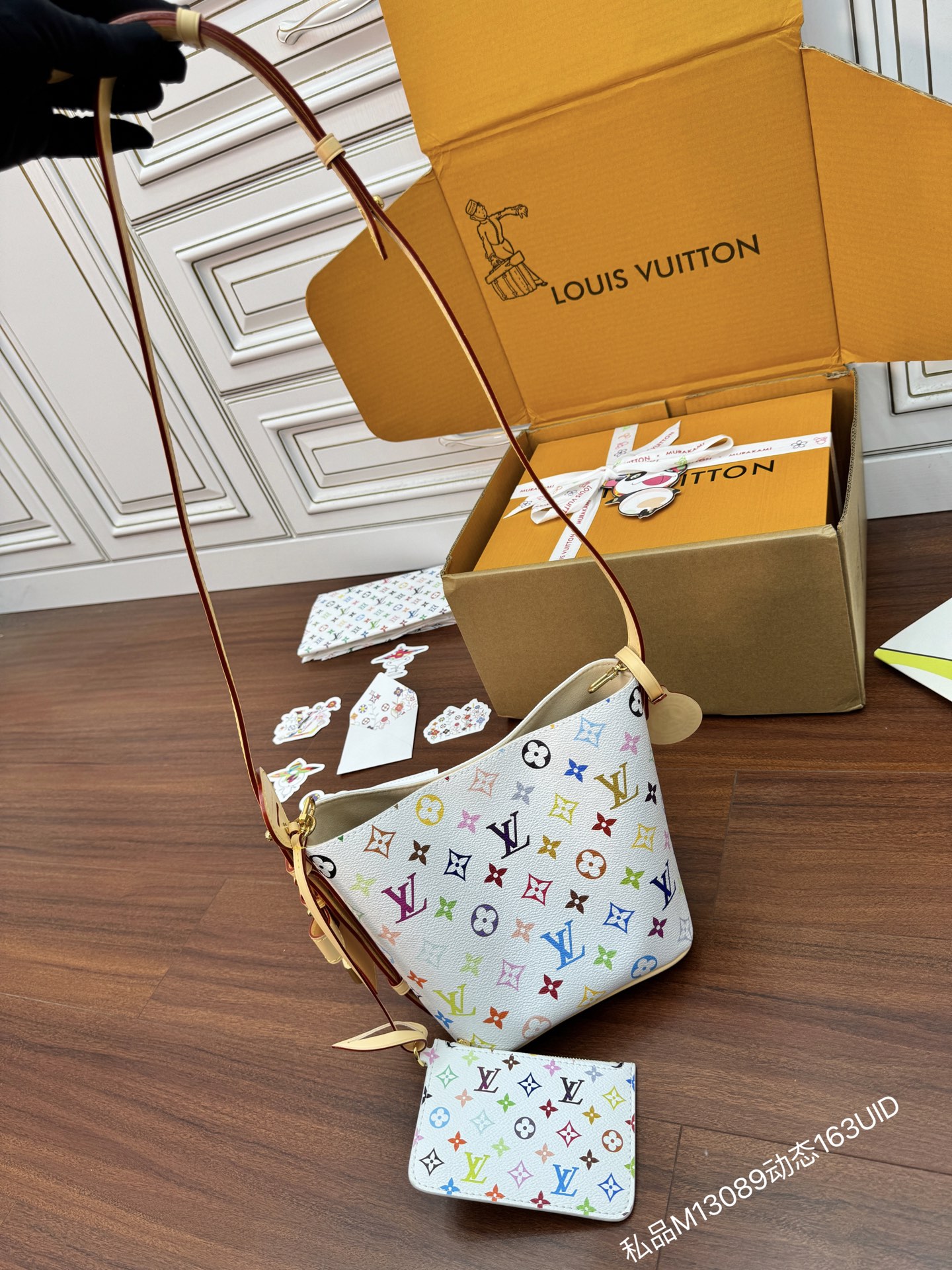 特級芯片 LOUIS VUITTON Takashi Murakami 村上隆 LV 路易威登  牛皮革 斜挎包 单肩包 双肩包 水桶 手提包 白彩色 M13089