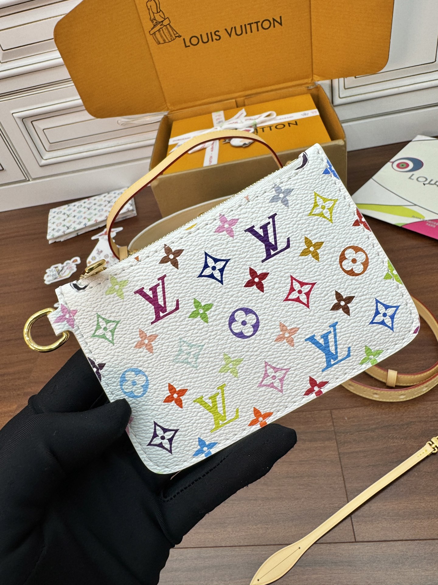 特級芯片 LOUIS VUITTON Takashi Murakami 村上隆 LV 路易威登  牛皮革 斜挎包 单肩包 双肩包 水桶 手提包 白彩色 M13089