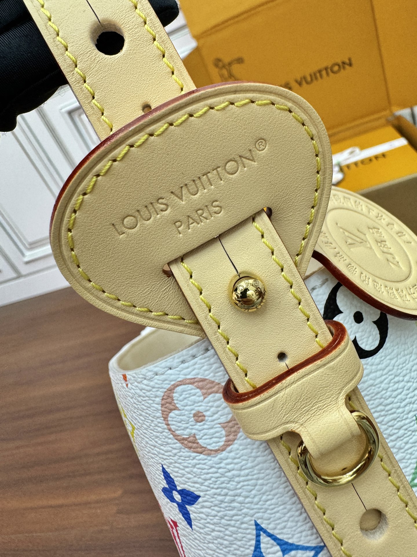 特級芯片 LOUIS VUITTON Takashi Murakami 村上隆 LV 路易威登  牛皮革 斜挎包 单肩包 双肩包 水桶 手提包 白彩色 M13089