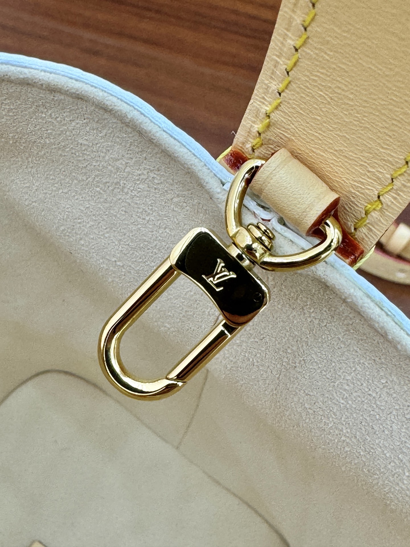 特級芯片 LOUIS VUITTON Takashi Murakami 村上隆 LV 路易威登  牛皮革 斜挎包 单肩包 双肩包 水桶 手提包 白彩色 M13089