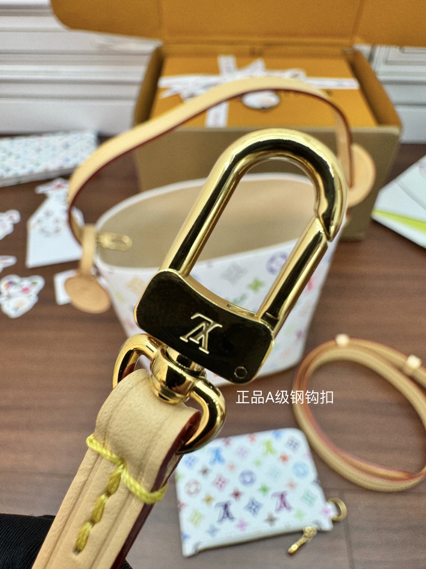 特級芯片 LOUIS VUITTON Takashi Murakami 村上隆 LV 路易威登  牛皮革 斜挎包 单肩包 双肩包 水桶 手提包 白彩色 M13089