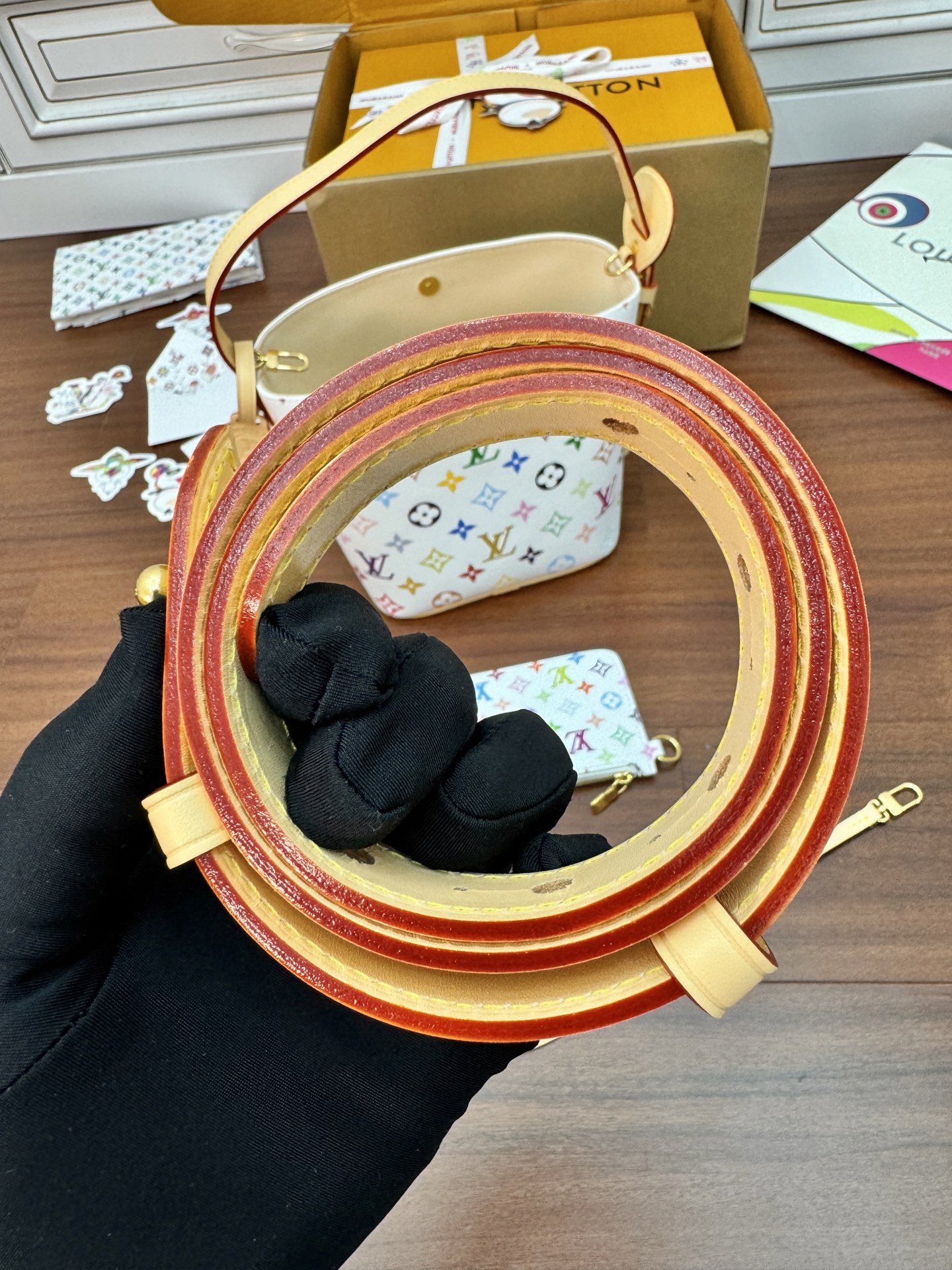 特級芯片 LOUIS VUITTON Takashi Murakami 村上隆 LV 路易威登  牛皮革 斜挎包 单肩包 双肩包 水桶 手提包 白彩色 M13089