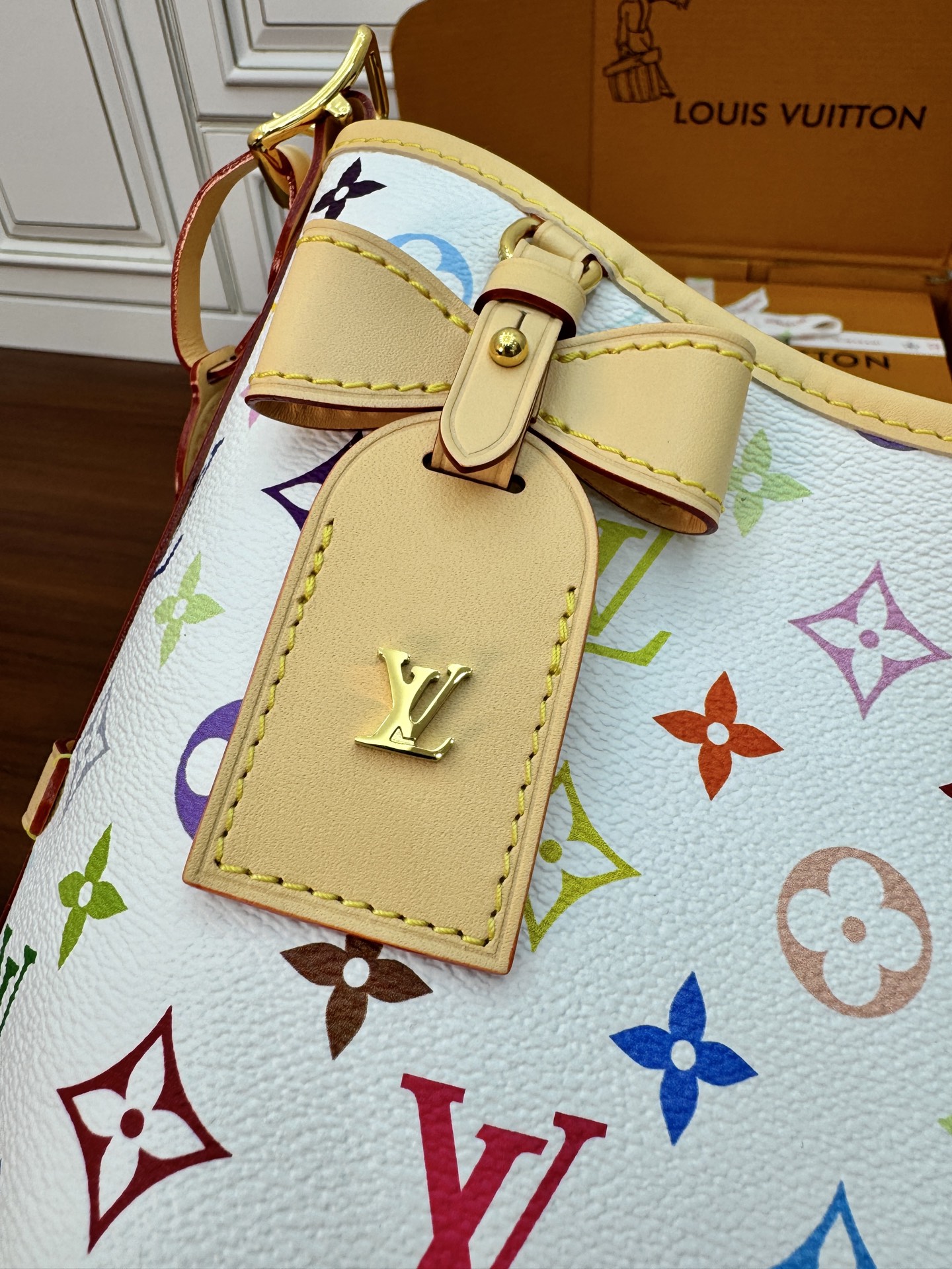 特級芯片 LOUIS VUITTON Takashi Murakami 村上隆 LV 路易威登  牛皮革 斜挎包 单肩包 双肩包 水桶 手提包 白三彩 M13661