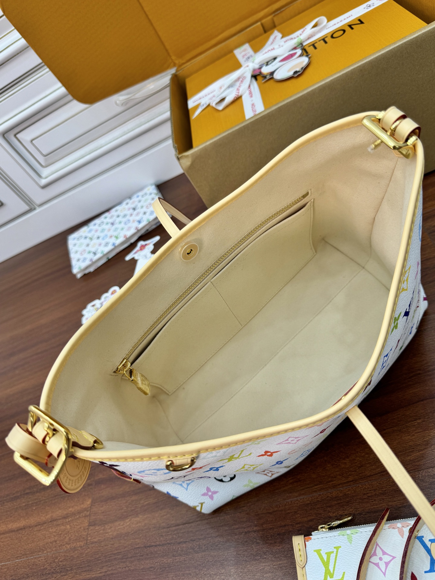 特級芯片 LOUIS VUITTON Takashi Murakami 村上隆 LV 路易威登  牛皮革 斜挎包 单肩包 双肩包 水桶 手提包 白三彩 M13661