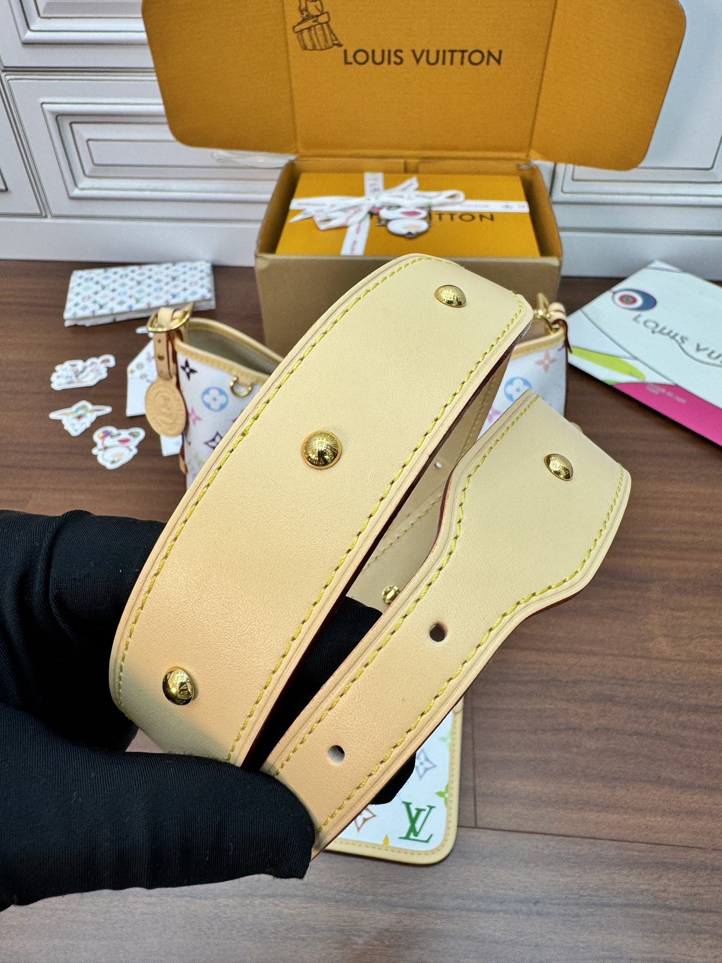 特級芯片 LOUIS VUITTON Takashi Murakami 村上隆 LV 路易威登  牛皮革 斜挎包 单肩包 双肩包 水桶 手提包 白三彩 M13661