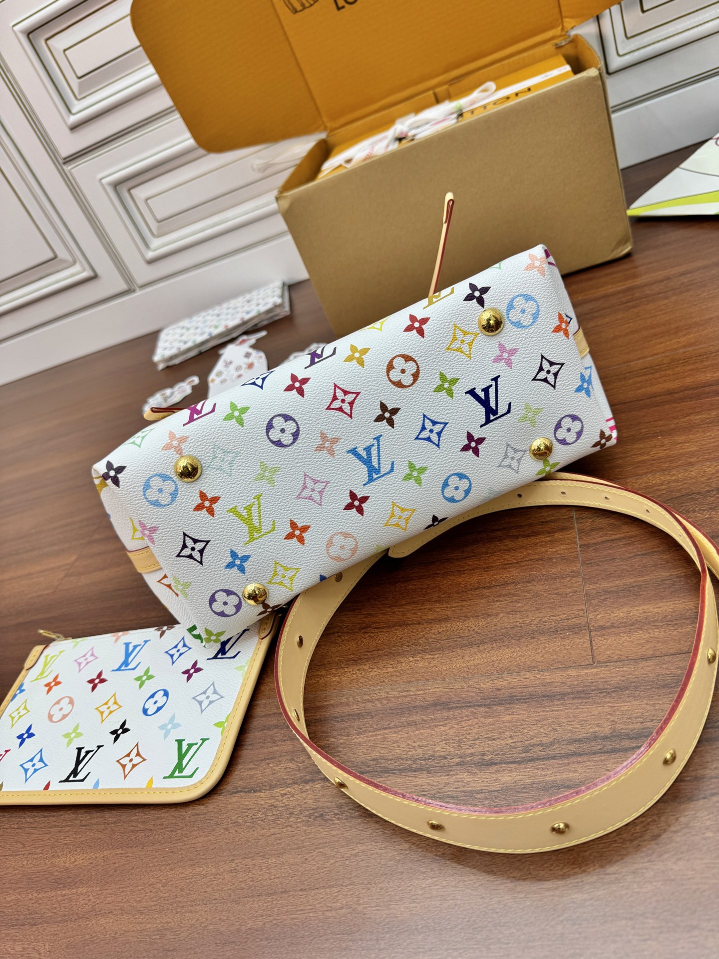 特級芯片 LOUIS VUITTON Takashi Murakami 村上隆 LV 路易威登  牛皮革 斜挎包 单肩包 双肩包 水桶 手提包 白三彩 M13661