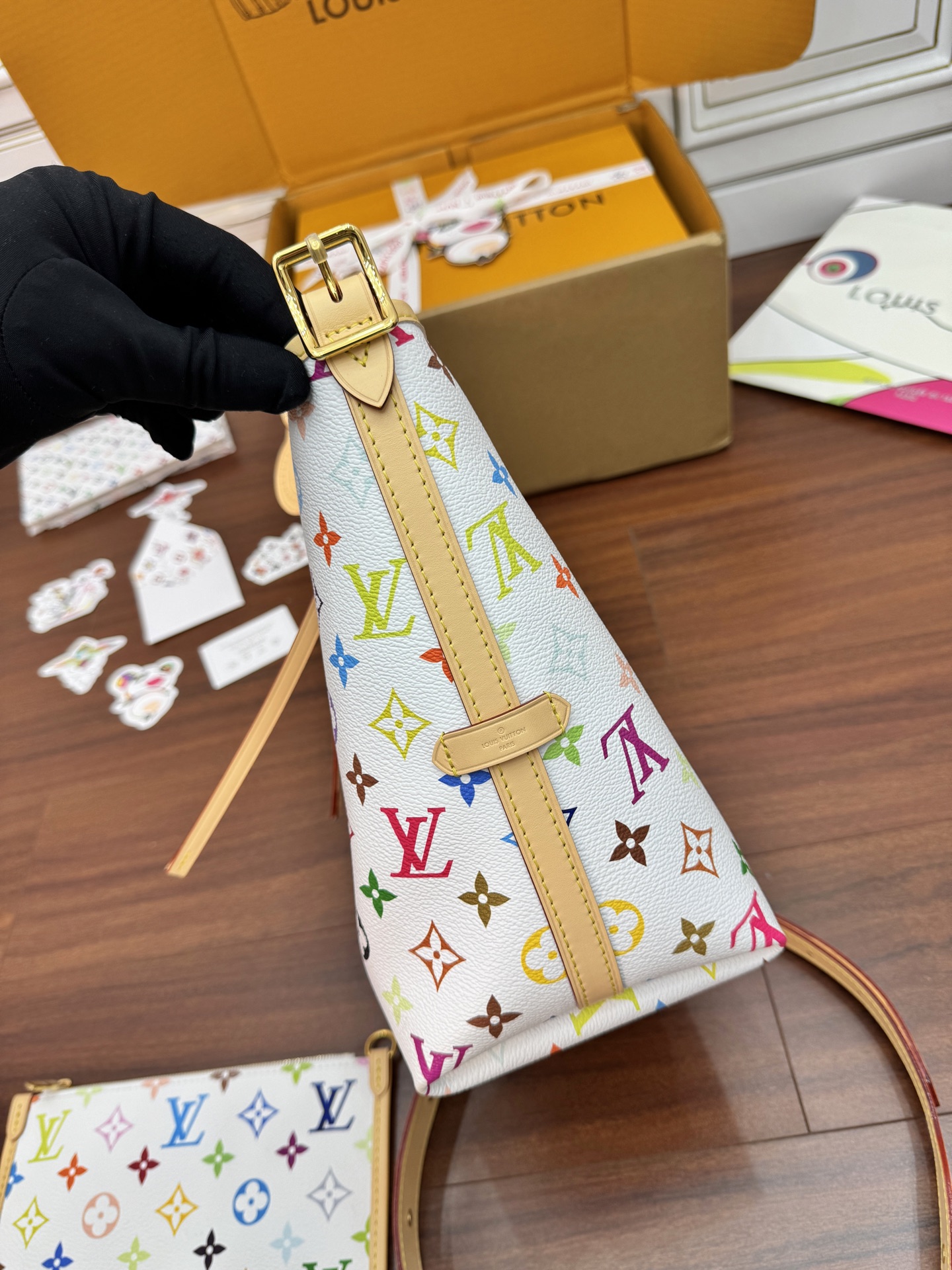 特級芯片 LOUIS VUITTON Takashi Murakami 村上隆 LV 路易威登  牛皮革 斜挎包 单肩包 双肩包 水桶 手提包 白三彩 M13661