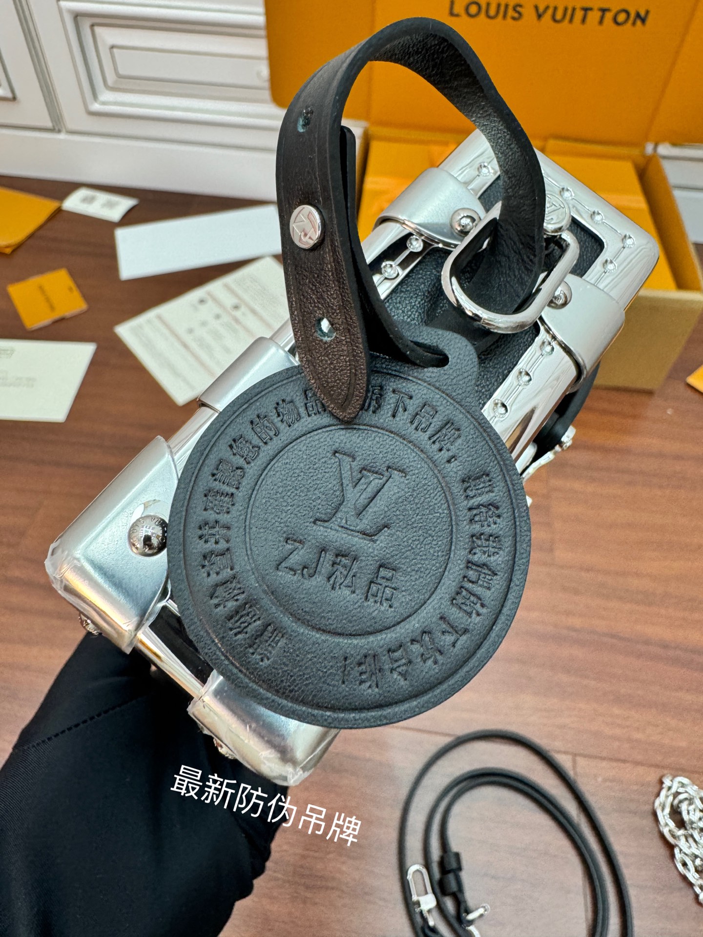 特級芯片 LOUIS VUITTON Slim Trunk 可拆卸可调节肩带拉链开合 LV 路易威登  牛皮革 斜挎包 单肩包 双肩包 水桶 手提包 黑色 M254445