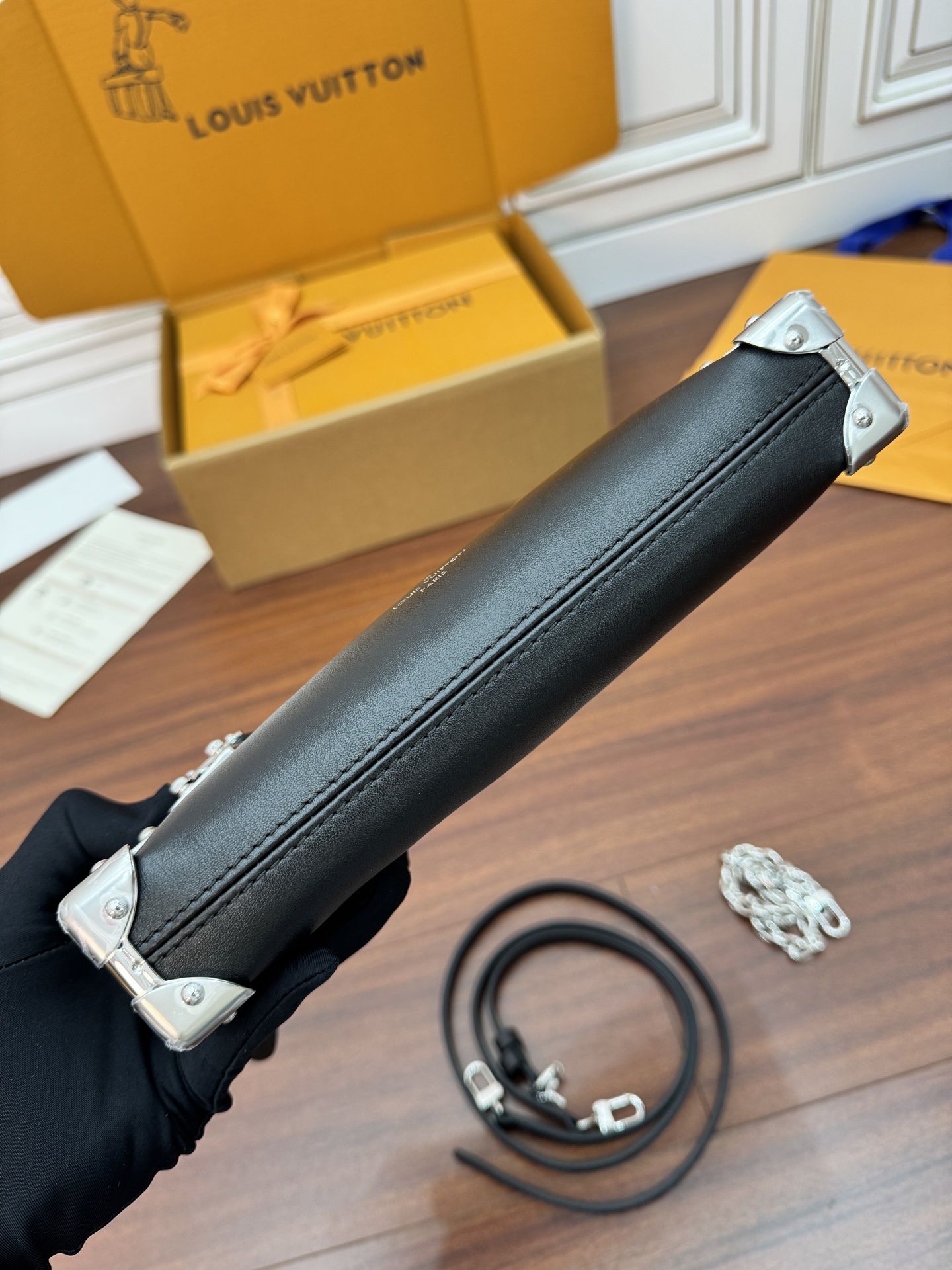 特級芯片 LOUIS VUITTON Slim Trunk 可拆卸可调节肩带拉链开合 LV 路易威登  牛皮革 斜挎包 单肩包 双肩包 水桶 手提包 黑色 M254445