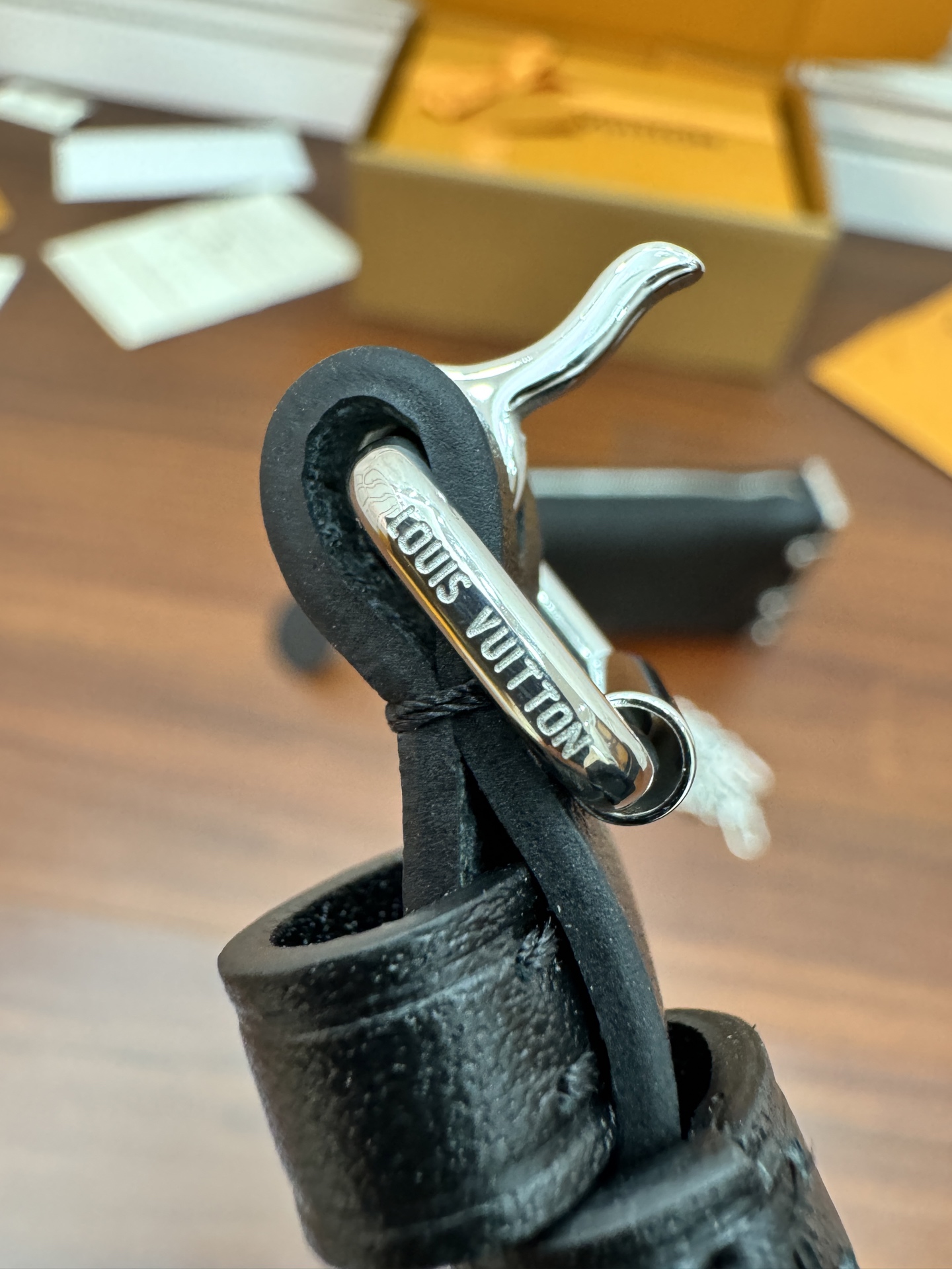 特級芯片 LOUIS VUITTON Slim Trunk 可拆卸可调节肩带拉链开合 LV 路易威登  牛皮革 斜挎包 单肩包 双肩包 水桶 手提包 黑色 M254445