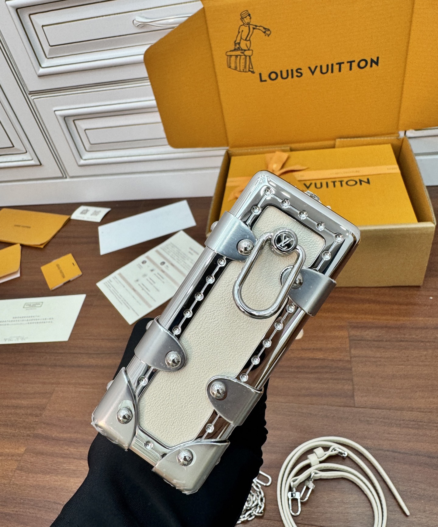 特級芯片 LOUIS VUITTON Slim Trunk 可拆卸可调节肩带拉链开合 LV 路易威登  牛皮革 斜挎包 单肩包 双肩包 水桶 手提包 米白 M12560