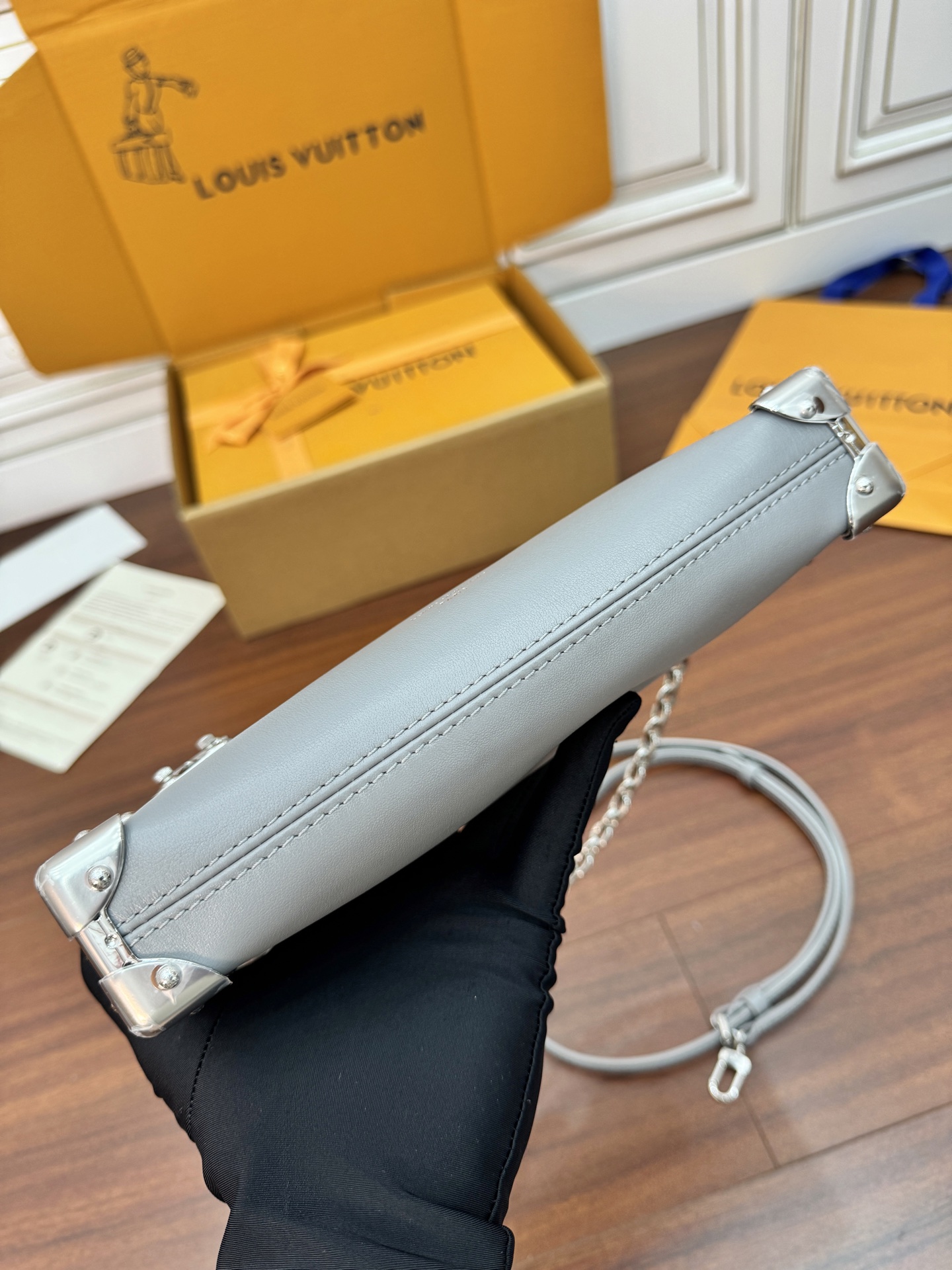 特級芯片 LOUIS VUITTON Slim Trunk 可拆卸可调节肩带拉链开合 LV 路易威登  牛皮革 斜挎包 单肩包 双肩包 水桶 手提包 灰色 M12596
