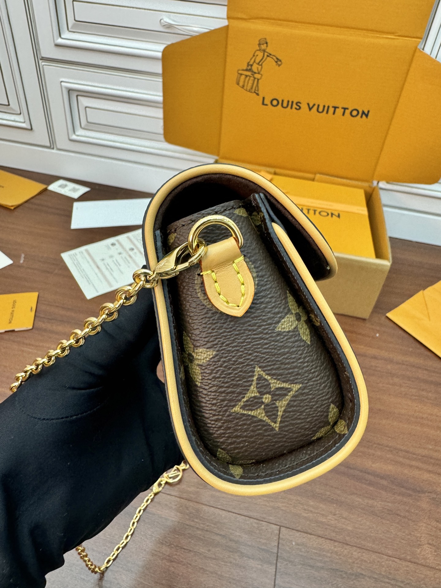 特級芯片 LOUIS VUITTON POCHETTE CAMILLE LV 路易威登  牛皮革 斜挎包 单肩包 双肩包 水桶 手提包 老花棕色 M13566