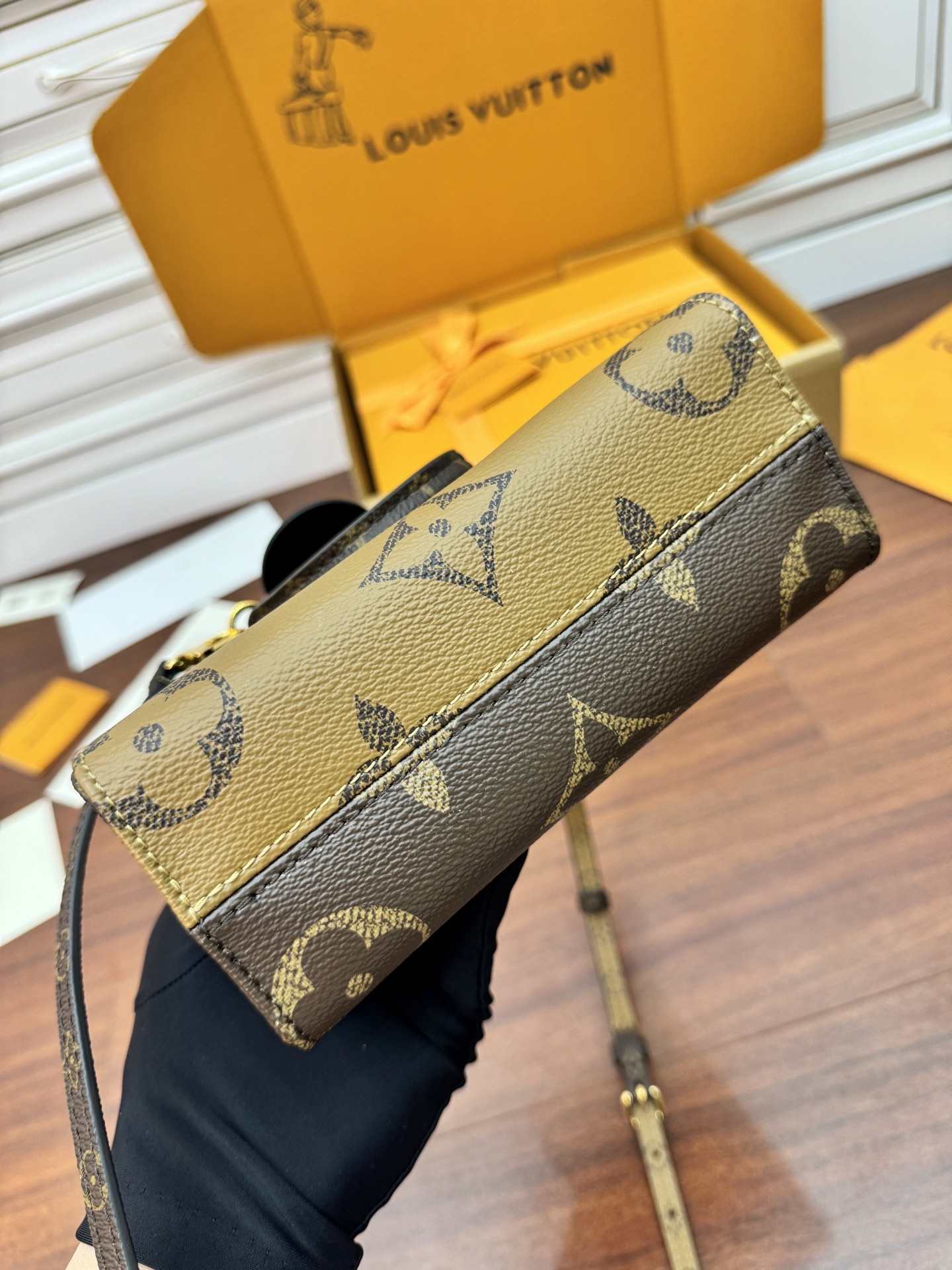 特級芯片 LOUIS VUITTON  ONTHEGO BB LV 路易威登  牛皮革 斜挎包 单肩包 双肩包 水桶 手提包 微标丛林 棕色 M46839