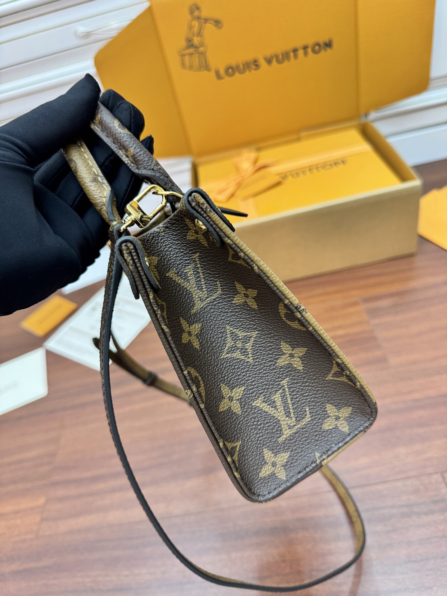 特級芯片 LOUIS VUITTON  ONTHEGO BB LV 路易威登  牛皮革 斜挎包 单肩包 双肩包 水桶 手提包 微标丛林 棕色 M46839