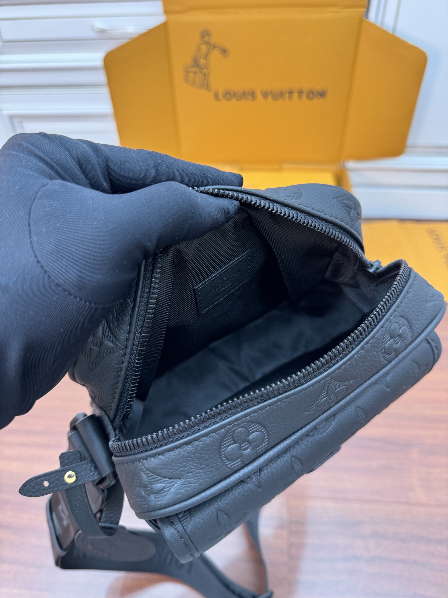 特級芯片 LOUIS VUITTON MessengerGETAWAY Getaway Monogram 压花可调节拆卸肩 LV 路易威登  牛皮革 斜挎包 单肩包 双肩包 水桶 手提包 黑色压花 M12516