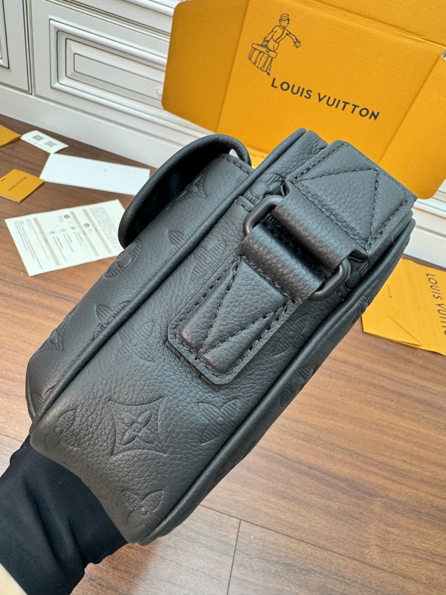 特級芯片 LOUIS VUITTON MessengerGETAWAY Getaway Monogram 压花可调节拆卸肩 LV 路易威登  牛皮革 斜挎包 单肩包 双肩包 水桶 手提包 黑色压花 M12516