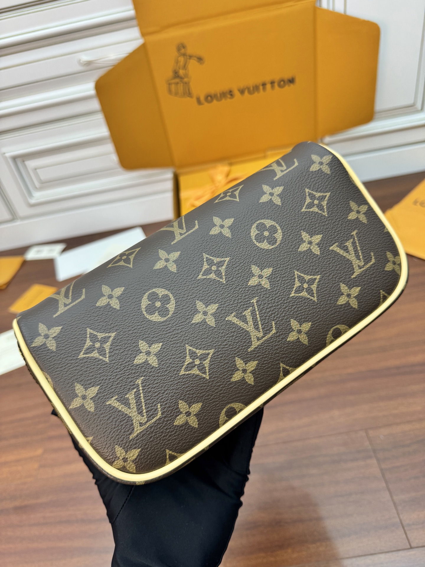 特級芯片 LOUIS VUITTON  LV 路易威登  牛皮革 手提化妝包 棕色 M11750