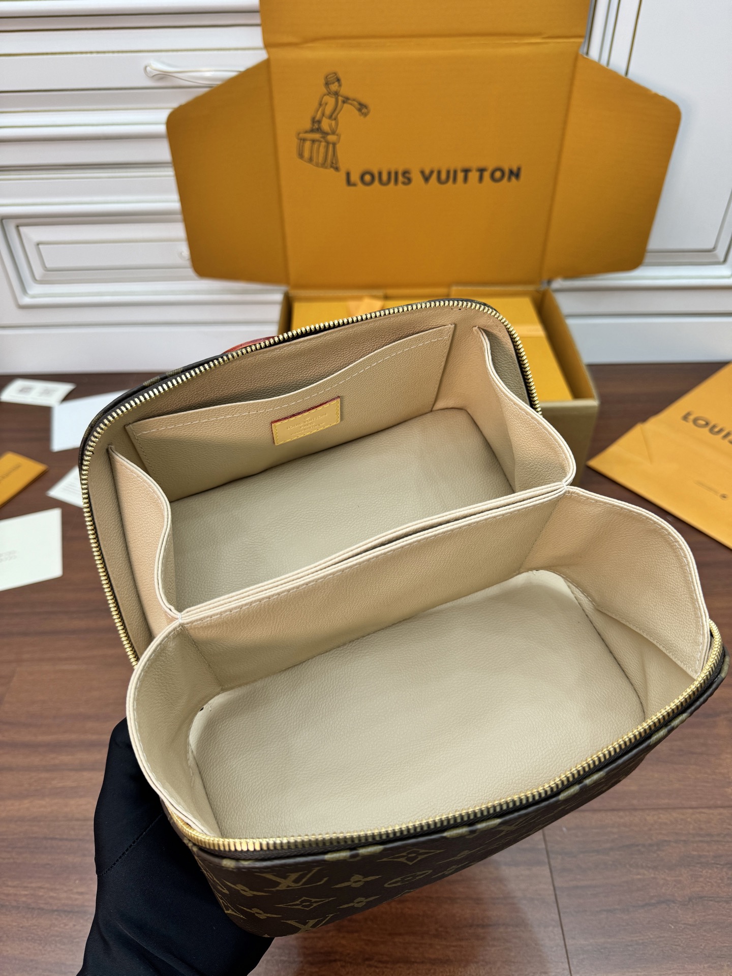 特級芯片 LOUIS VUITTON  LV 路易威登  牛皮革 手提化妝包 棕色 M11750