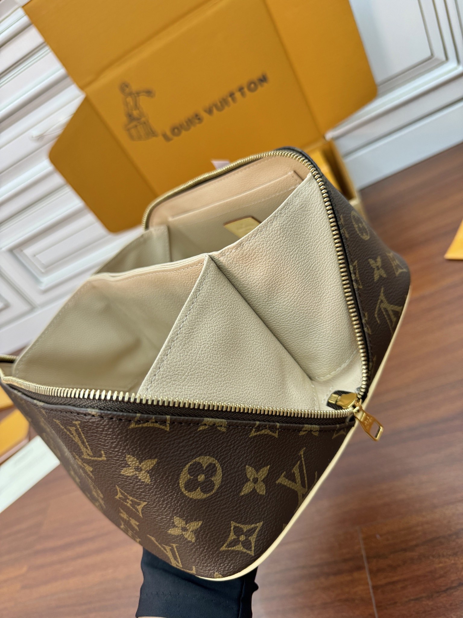 特級芯片 LOUIS VUITTON  LV 路易威登  牛皮革 手提化妝包 棕色 M11750