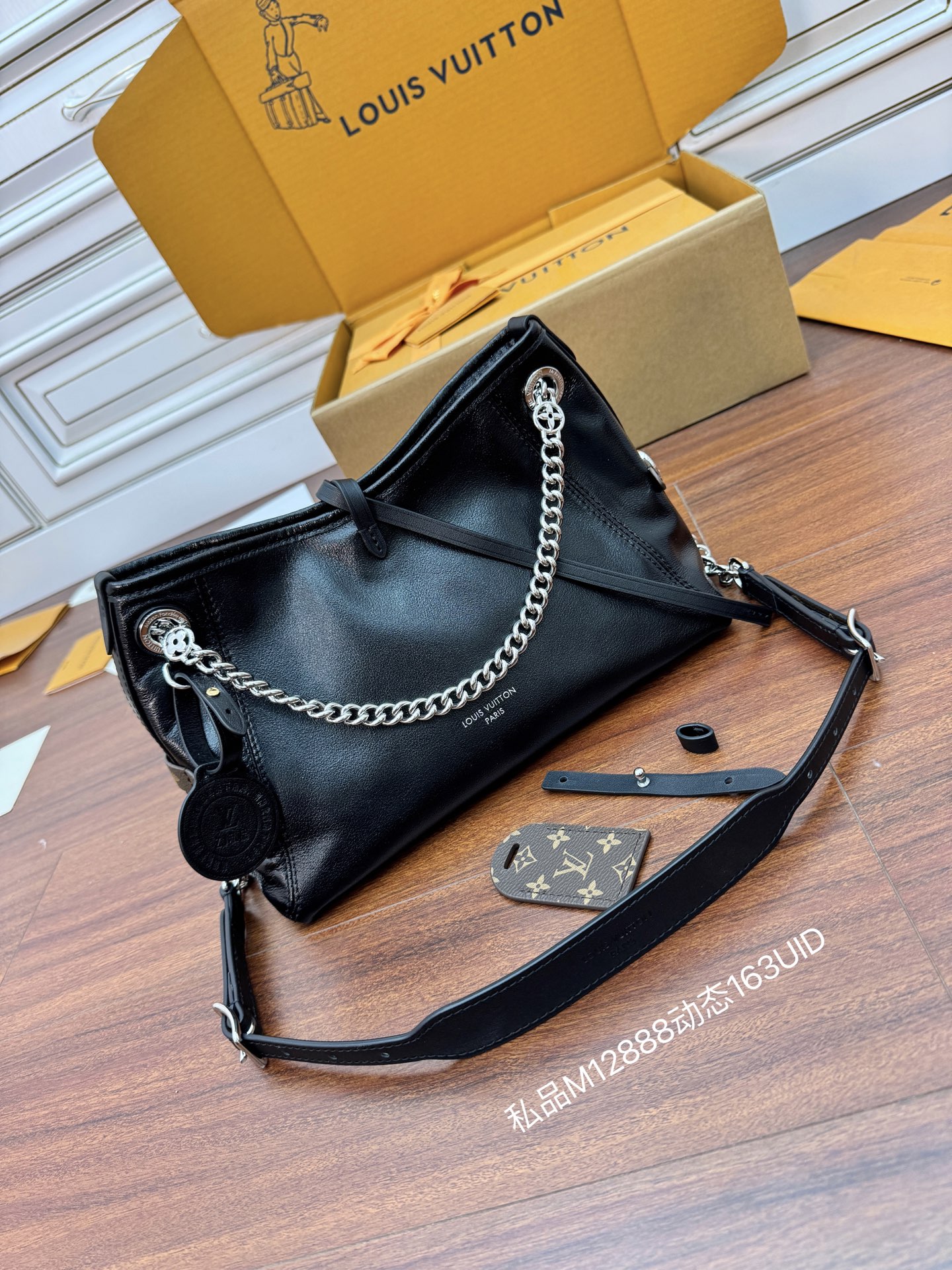 特級芯片 LOUIS VUITTON  Carryall BB LV 路易威登  牛皮革 斜挎包 单肩包 双肩包 水桶 手提包 老花 肩带可调节，不可拆卸 黑色 M12888