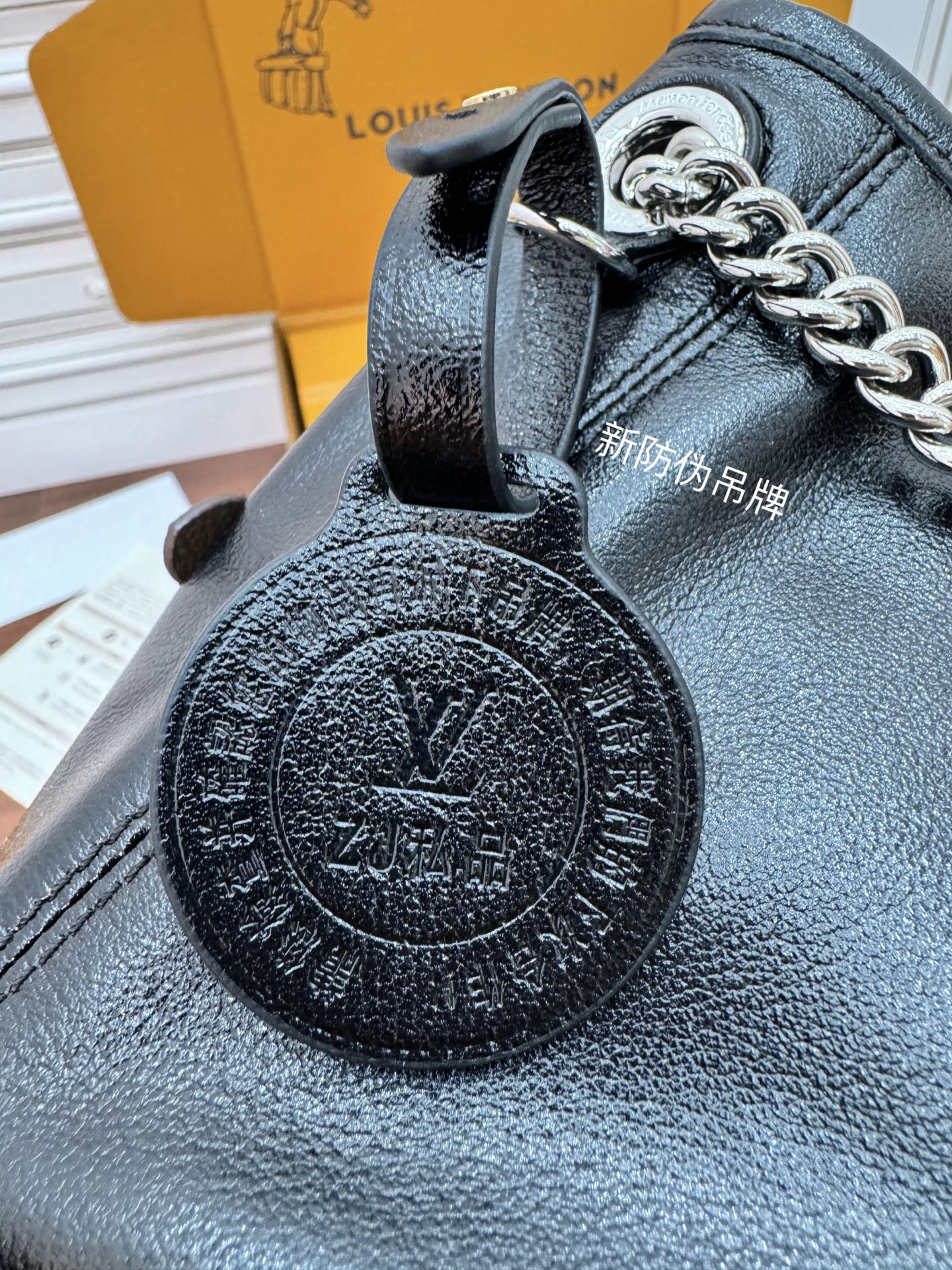 特級芯片 LOUIS VUITTON  Carryall BB LV 路易威登  牛皮革 斜挎包 单肩包 双肩包 水桶 手提包 老花 肩带可调节，不可拆卸 黑色 M12888