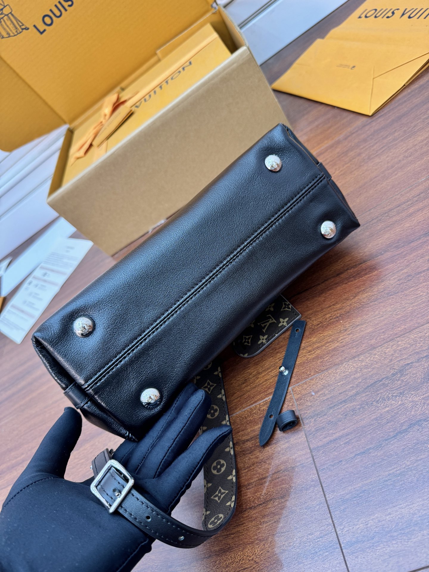 特級芯片 LOUIS VUITTON  Carryall BB LV 路易威登  牛皮革 斜挎包 单肩包 双肩包 水桶 手提包 老花 肩带可调节，不可拆卸 黑色 M12888