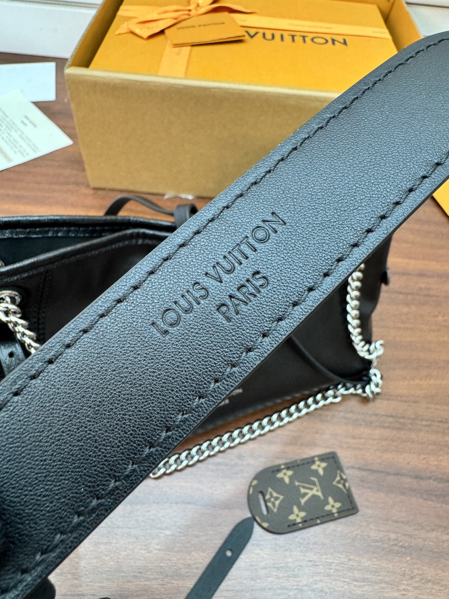 特級芯片 LOUIS VUITTON  Carryall BB LV 路易威登  牛皮革 斜挎包 单肩包 双肩包 水桶 手提包 老花 肩带可调节，不可拆卸 黑色 M12888