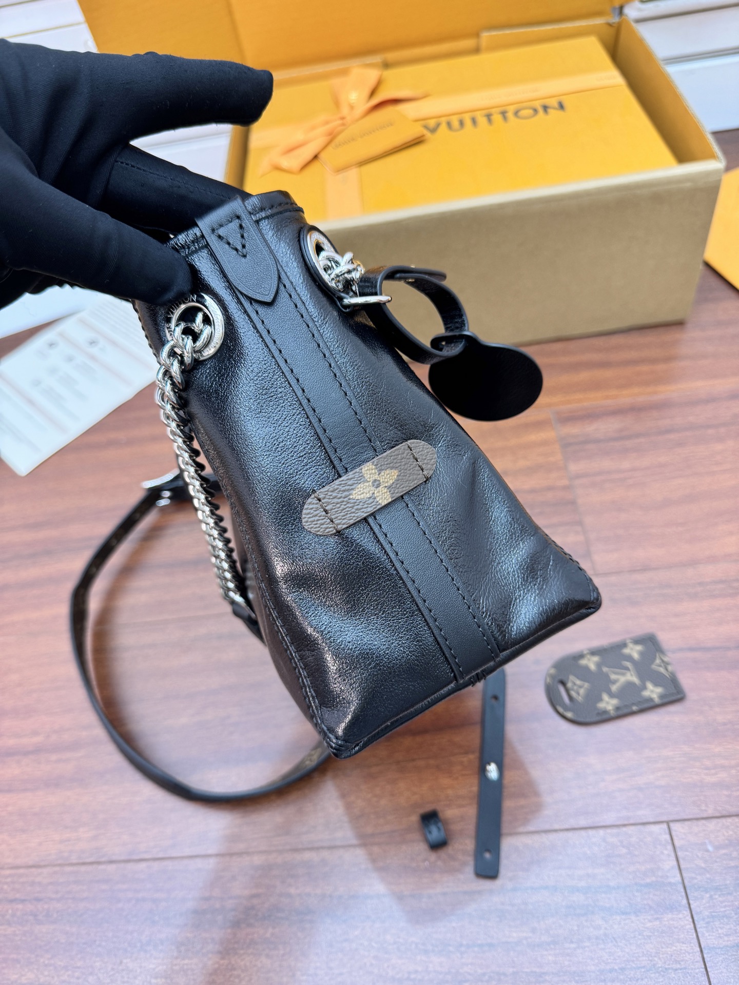 特級芯片 LOUIS VUITTON  Carryall BB LV 路易威登  牛皮革 斜挎包 单肩包 双肩包 水桶 手提包 老花 肩带可调节，不可拆卸 黑色 M12888