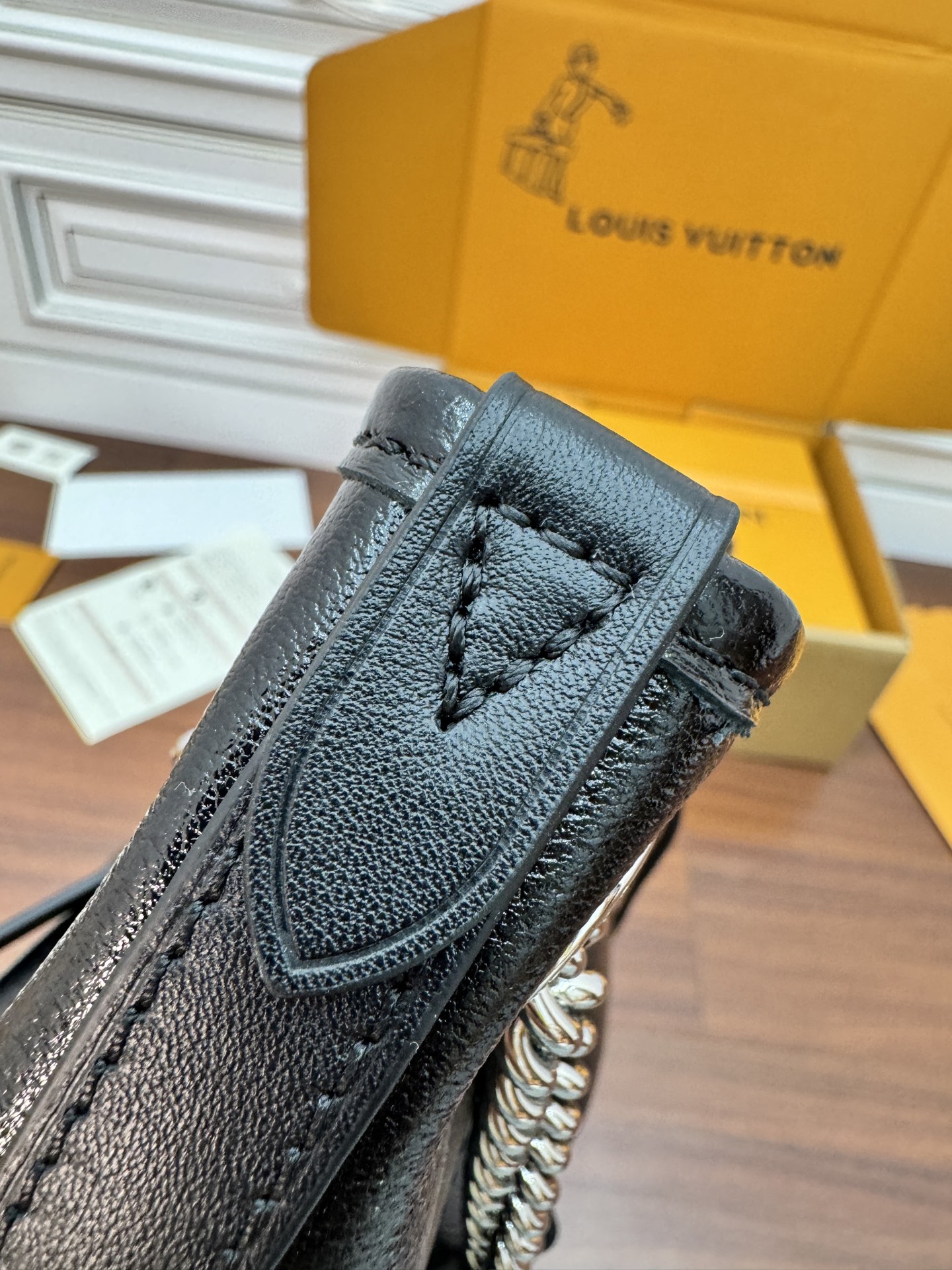 特級芯片 LOUIS VUITTON  Carryall BB LV 路易威登  牛皮革 斜挎包 单肩包 双肩包 水桶 手提包 老花 肩带可调节，不可拆卸 黑色 M12888