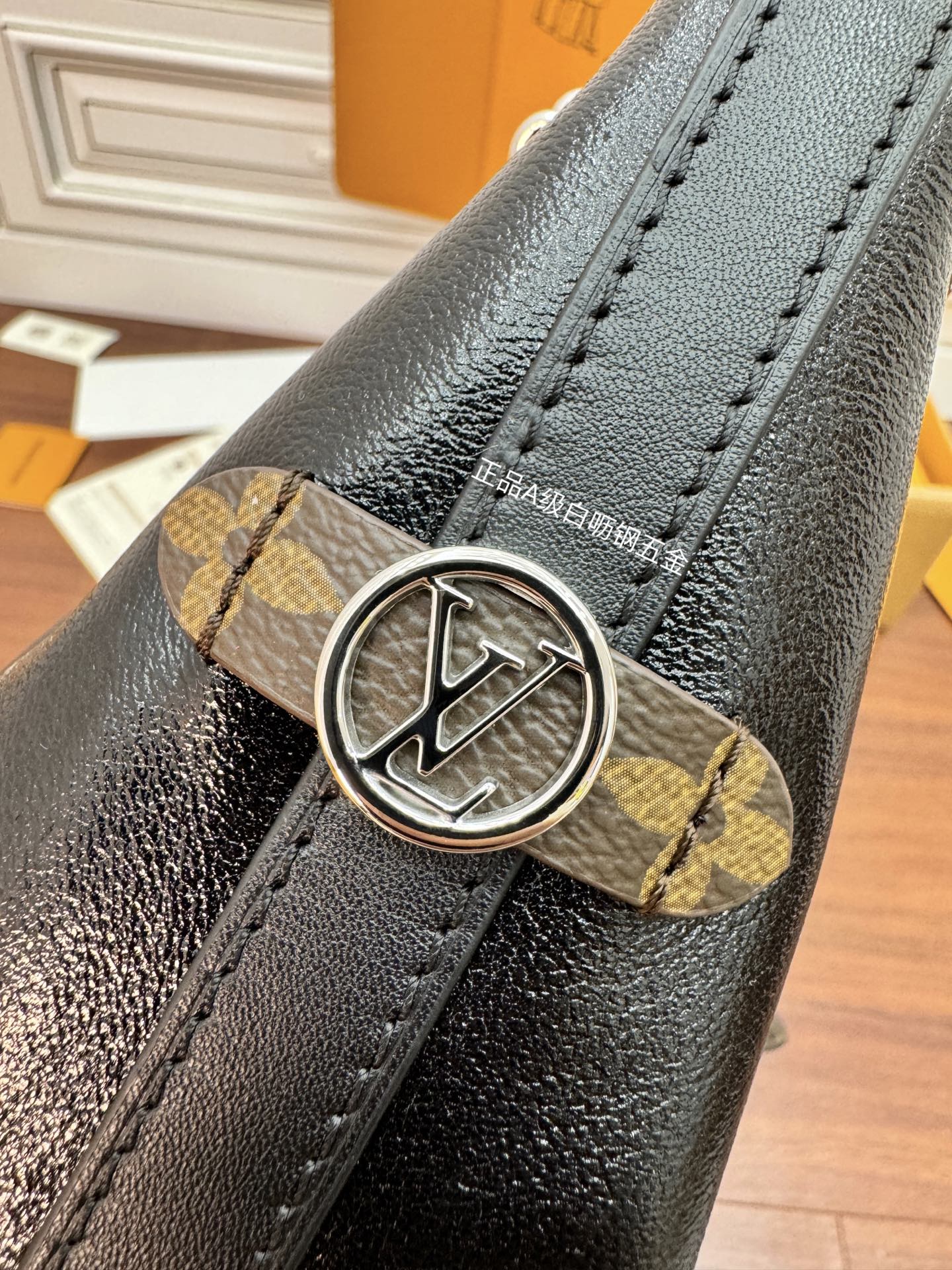 特級芯片 LOUIS VUITTON  Carryall BB LV 路易威登  牛皮革 斜挎包 单肩包 双肩包 水桶 手提包 老花 肩带可调节，不可拆卸 黑色 M12888