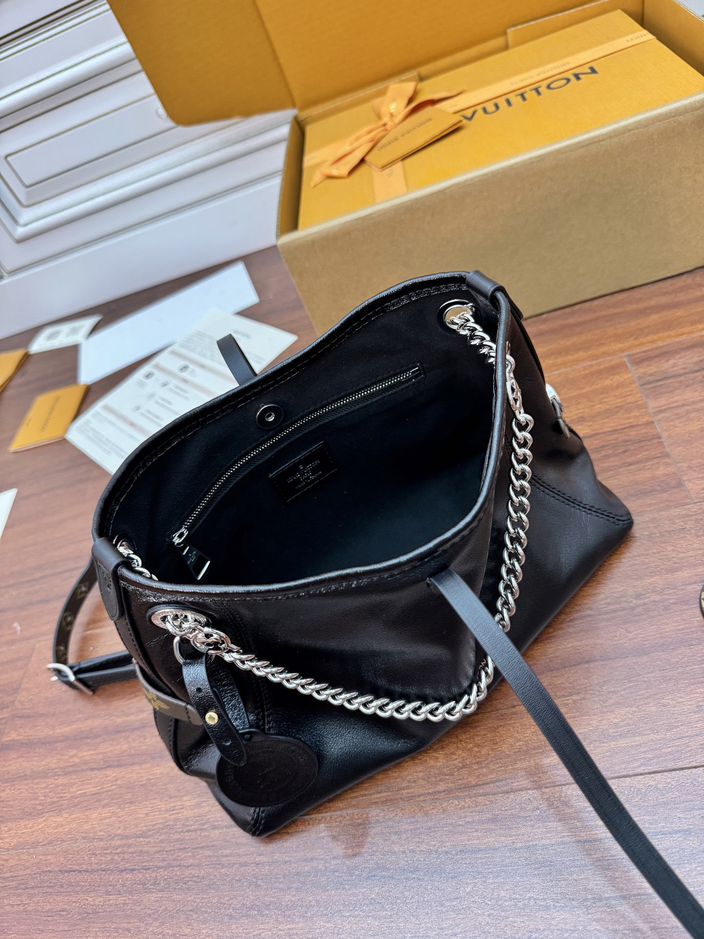 特級芯片 LOUIS VUITTON  Carryall BB LV 路易威登  牛皮革 斜挎包 单肩包 双肩包 水桶 手提包 老花 肩带可调节，不可拆卸 黑色 M12888