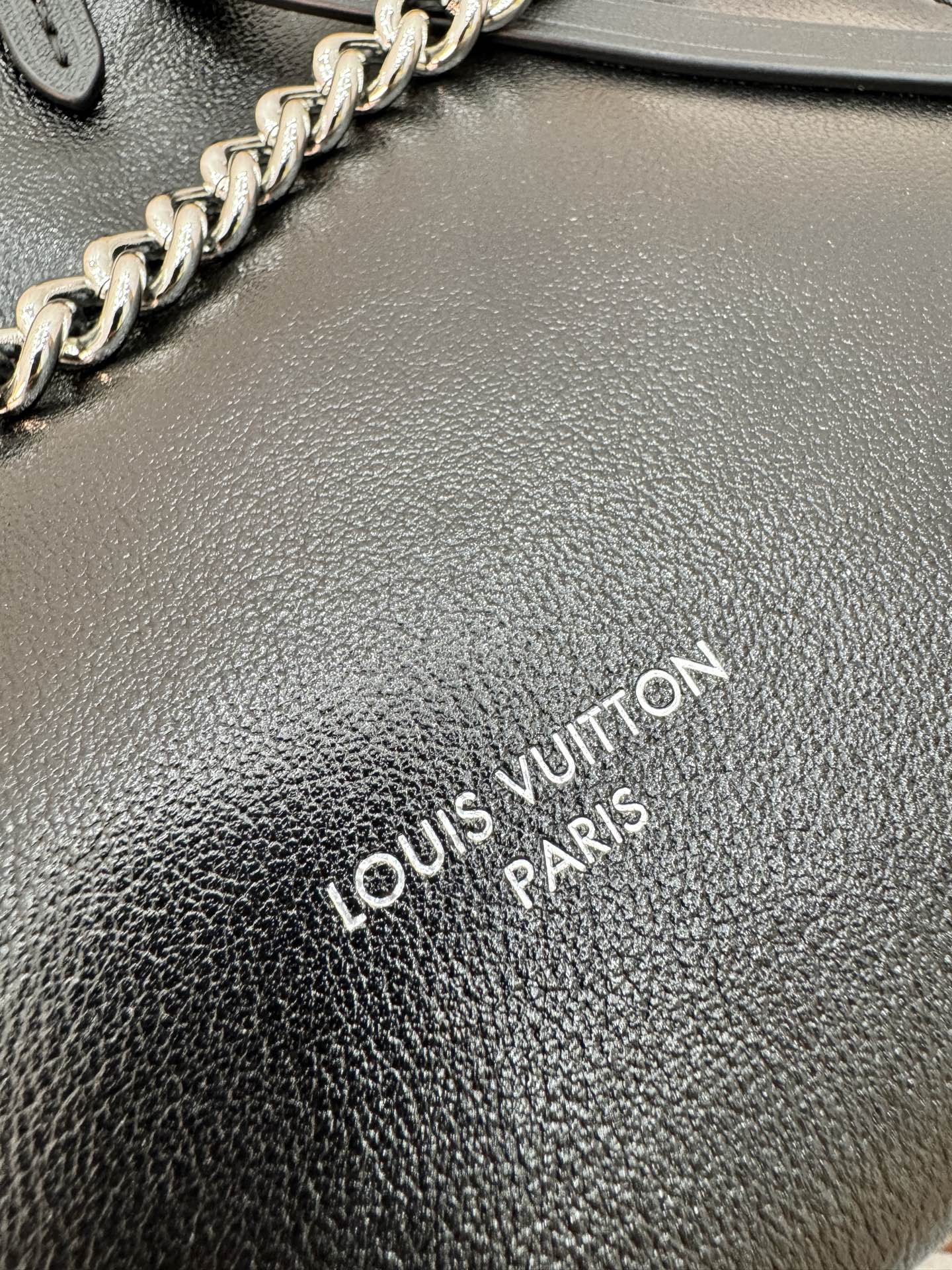 特級芯片 LOUIS VUITTON  Carryall BB LV 路易威登  牛皮革 斜挎包 单肩包 双肩包 水桶 手提包 老花 肩带可调节，不可拆卸 黑色 M12888
