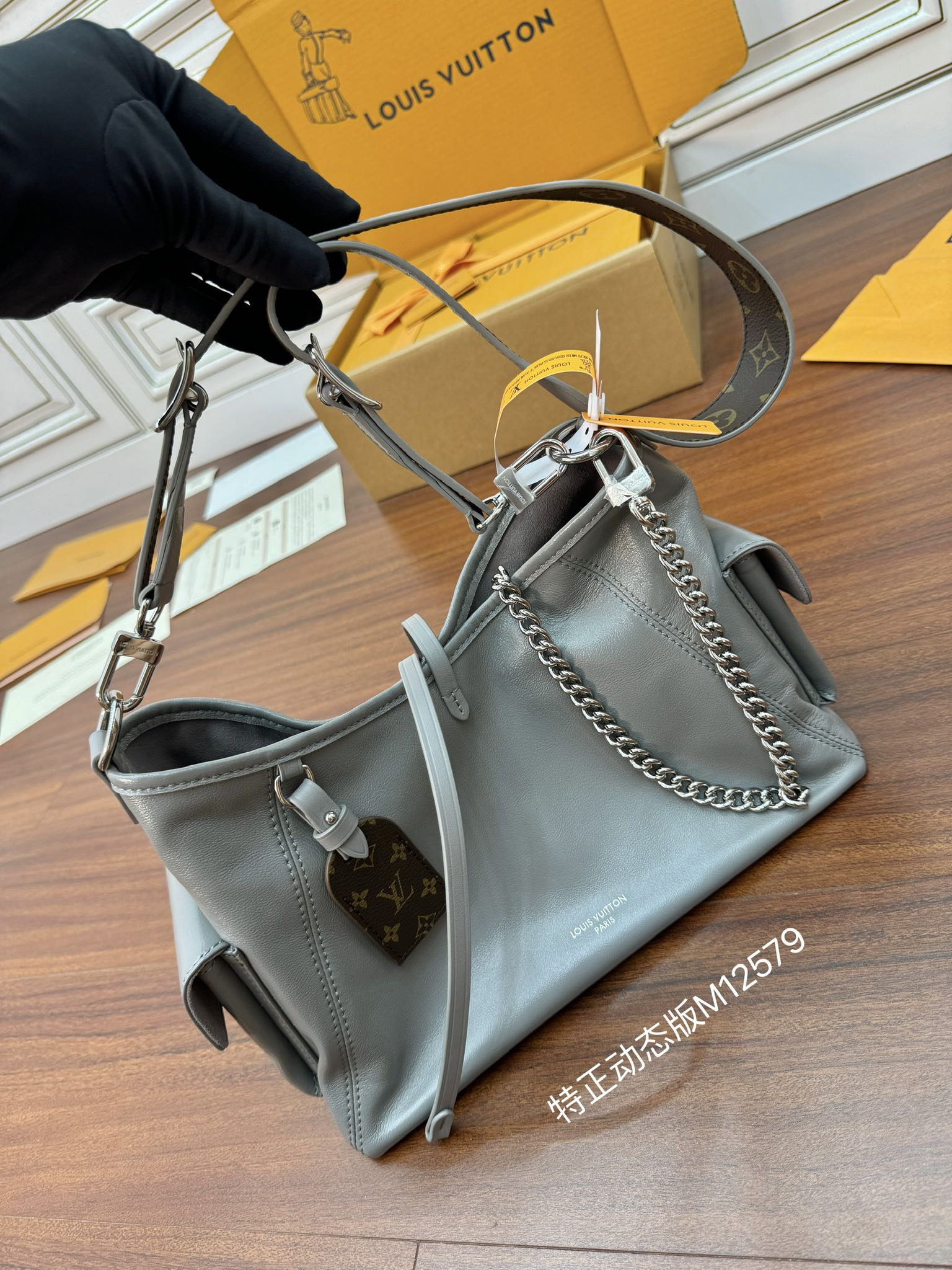 特級芯片 LOUIS VUITTON  Carryall BB LV 路易威登  牛皮革 斜挎包 单肩包 双肩包 水桶 手提包 老花 肩带可调节，不可拆卸 灰色 M12579