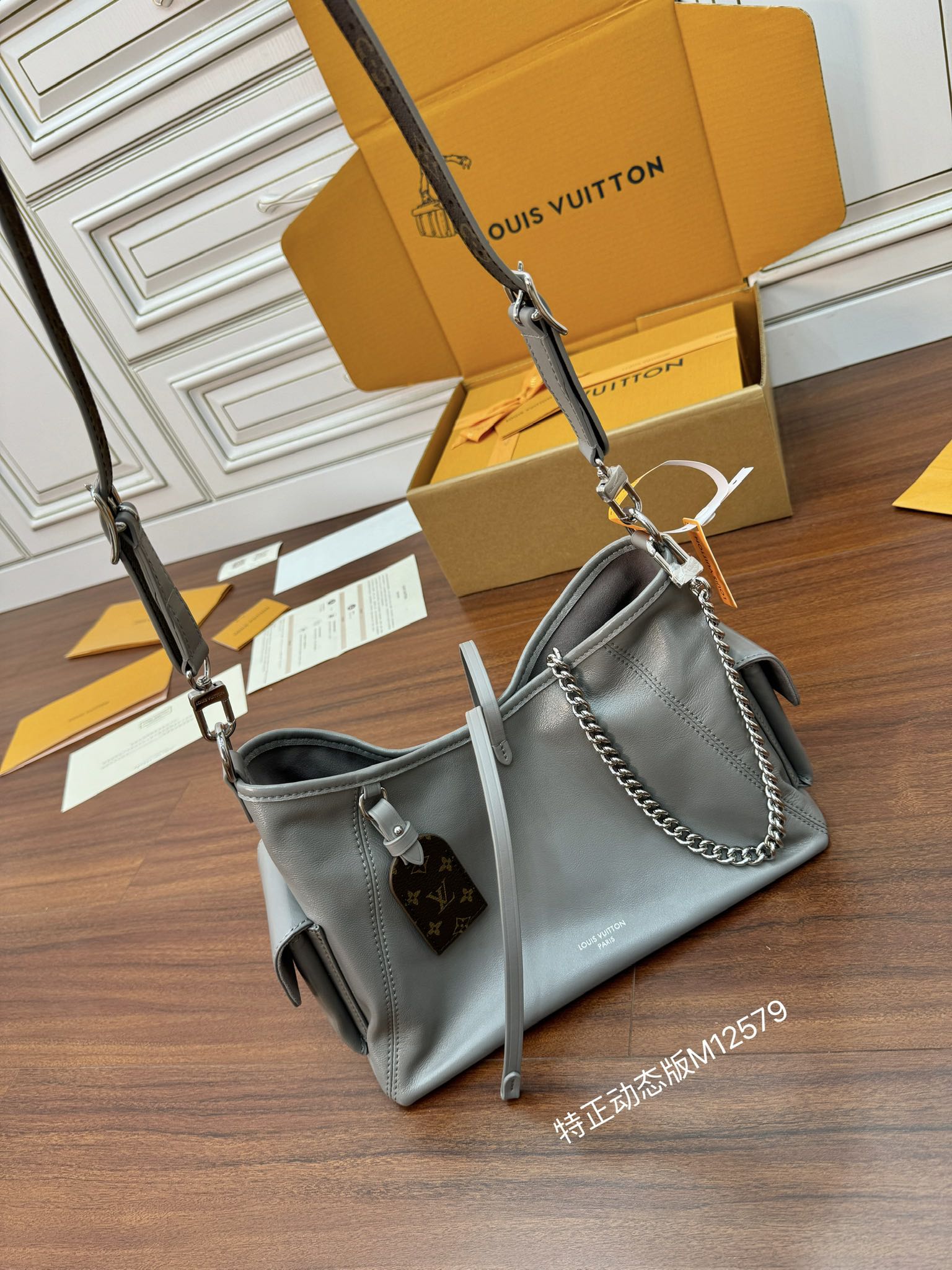特級芯片 LOUIS VUITTON  Carryall BB LV 路易威登  牛皮革 斜挎包 单肩包 双肩包 水桶 手提包 老花 肩带可调节，不可拆卸 灰色 M12579