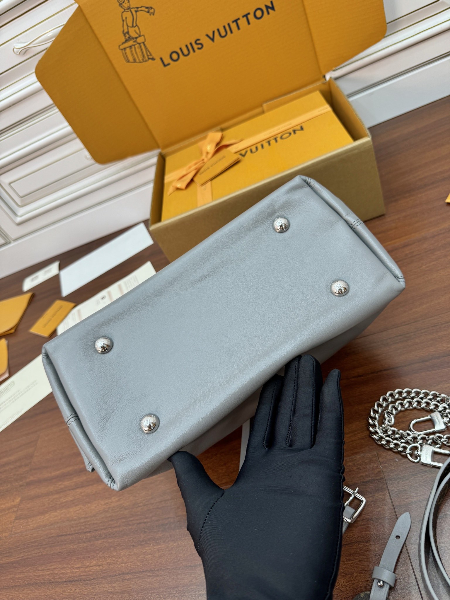 特級芯片 LOUIS VUITTON  Carryall BB LV 路易威登  牛皮革 斜挎包 单肩包 双肩包 水桶 手提包 老花 肩带可调节，不可拆卸 灰色 M12579