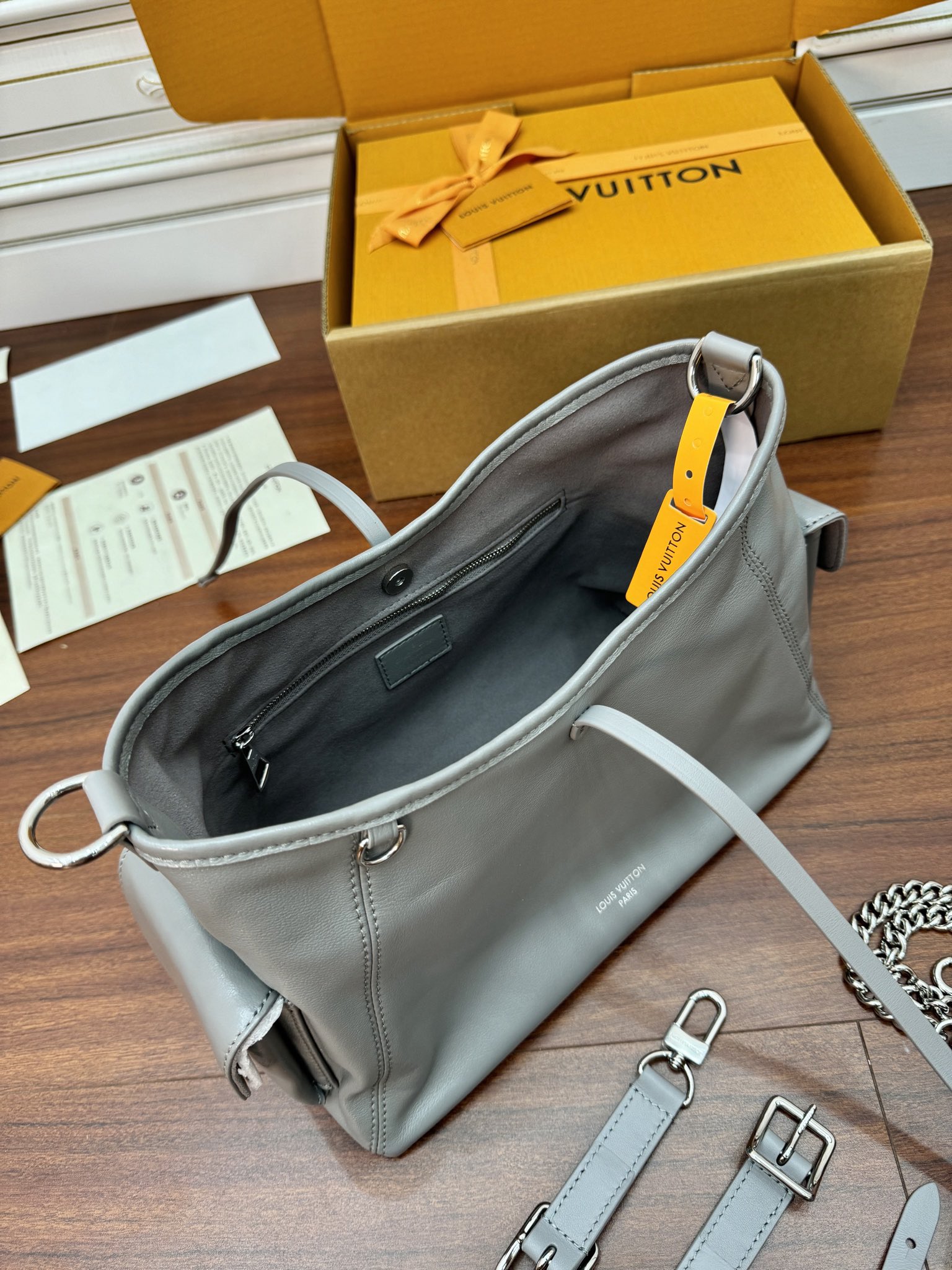 特級芯片 LOUIS VUITTON  Carryall BB LV 路易威登  牛皮革 斜挎包 单肩包 双肩包 水桶 手提包 老花 肩带可调节，不可拆卸 灰色 M12579