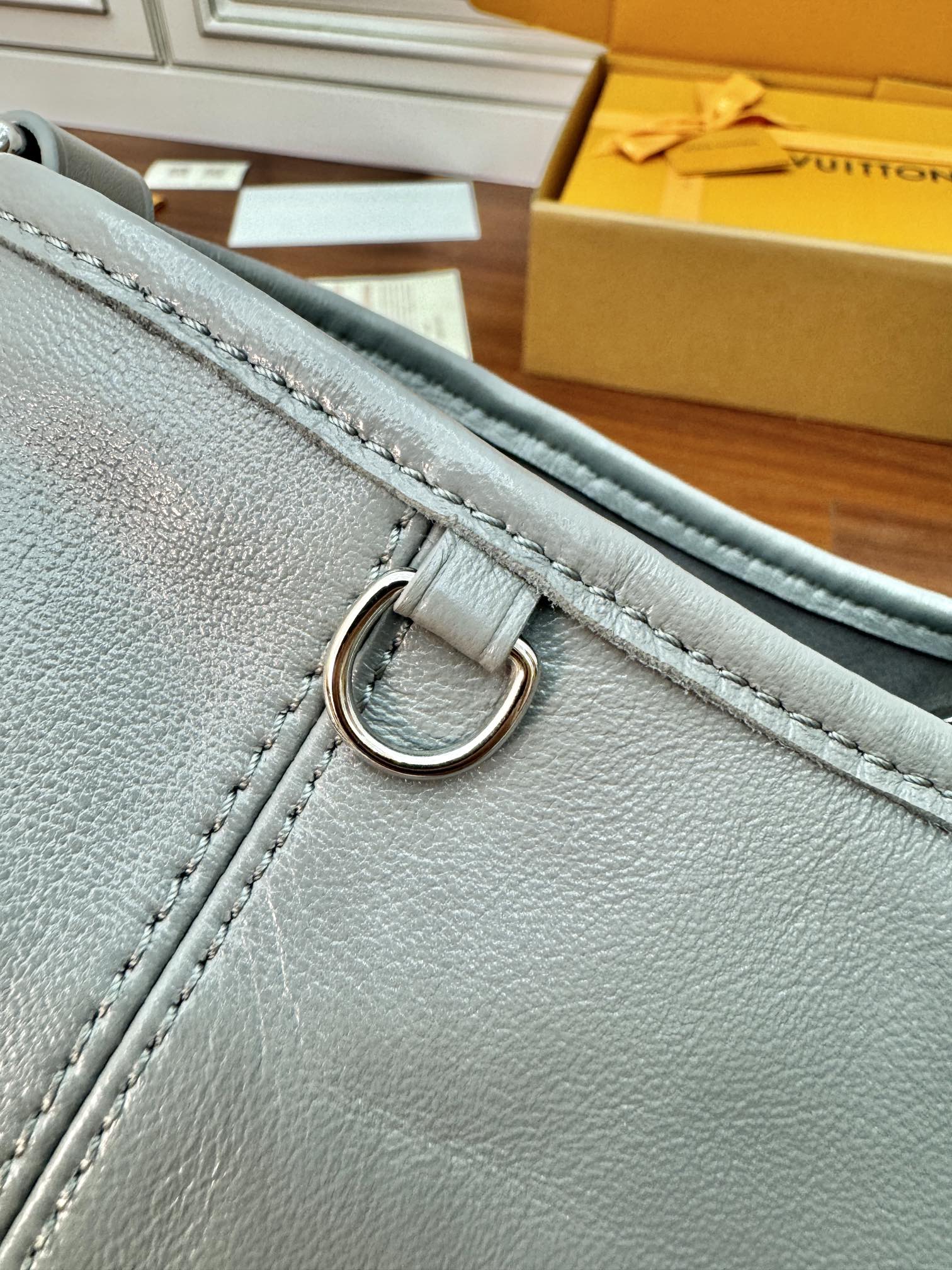 特級芯片 LOUIS VUITTON  Carryall BB LV 路易威登  牛皮革 斜挎包 单肩包 双肩包 水桶 手提包 老花 肩带可调节，不可拆卸 灰色 M12579