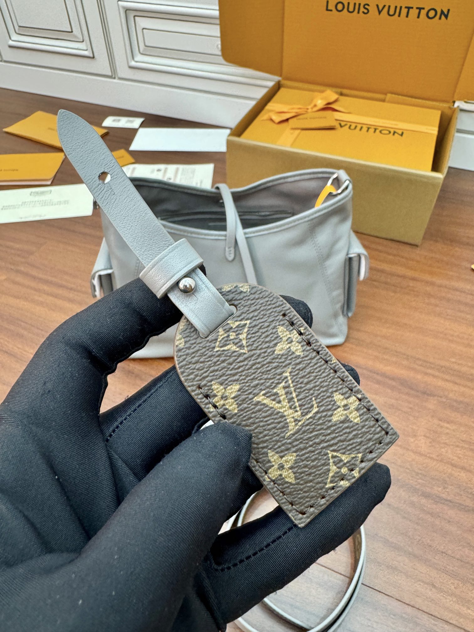特級芯片 LOUIS VUITTON  Carryall BB LV 路易威登  牛皮革 斜挎包 单肩包 双肩包 水桶 手提包 老花 肩带可调节，不可拆卸 灰色 M12579