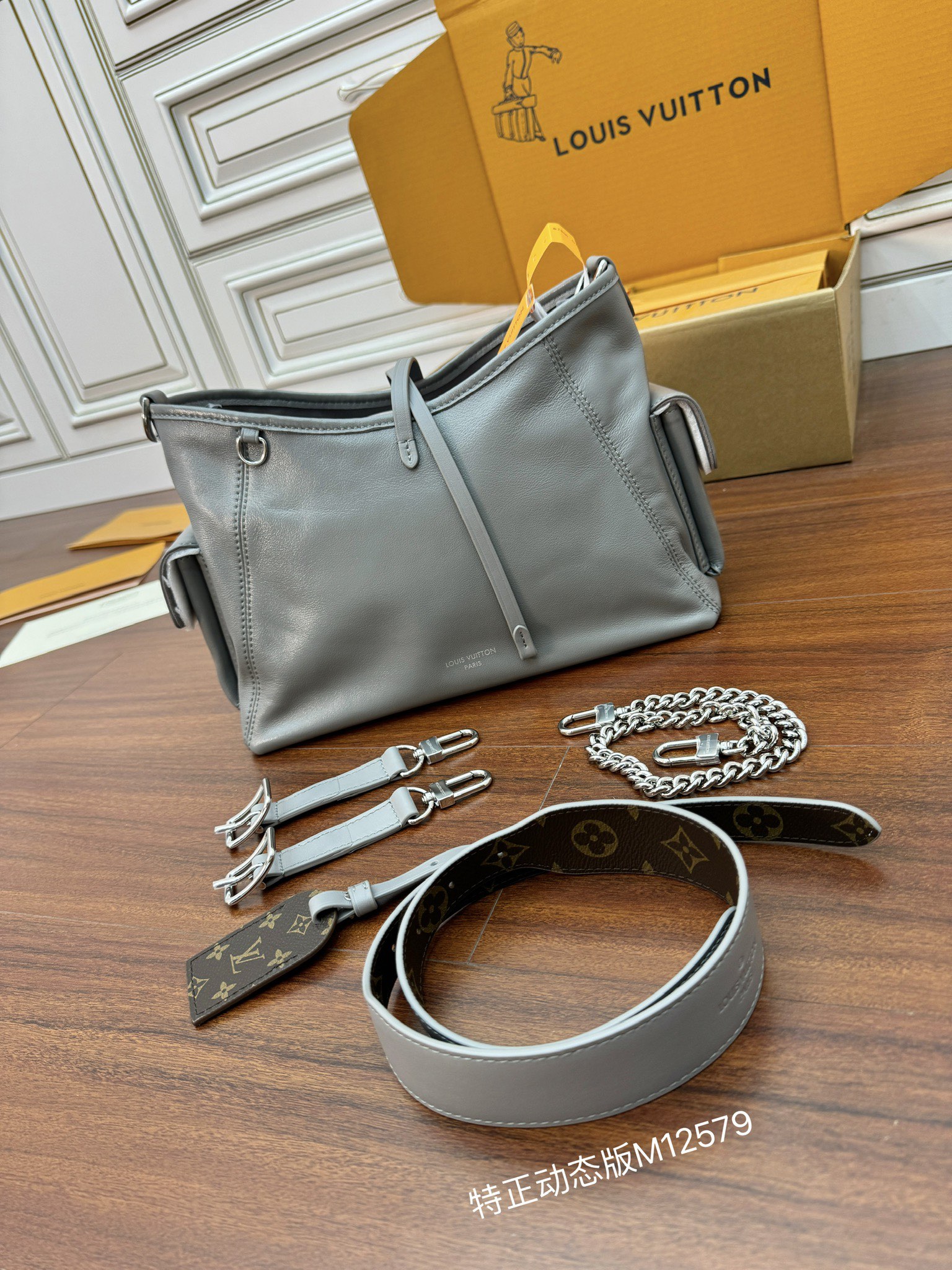 特級芯片 LOUIS VUITTON  Carryall BB LV 路易威登  牛皮革 斜挎包 单肩包 双肩包 水桶 手提包 老花 肩带可调节，不可拆卸 灰色 M12579