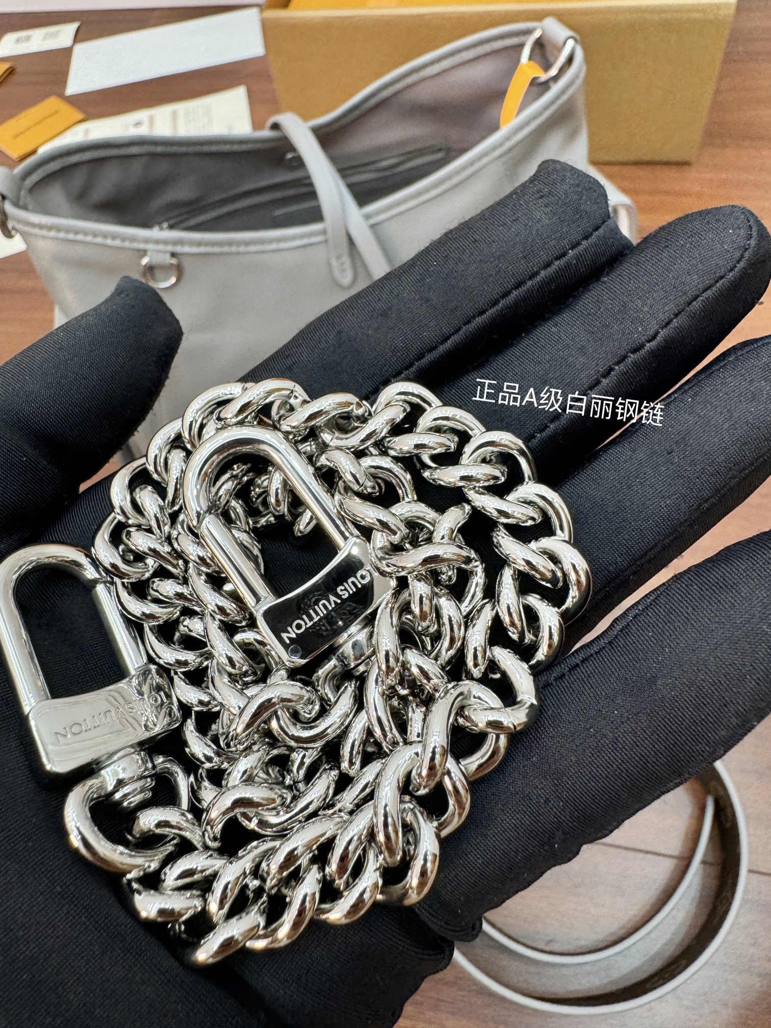 特級芯片 LOUIS VUITTON  Carryall BB LV 路易威登  牛皮革 斜挎包 单肩包 双肩包 水桶 手提包 老花 肩带可调节，不可拆卸 灰色 M12579