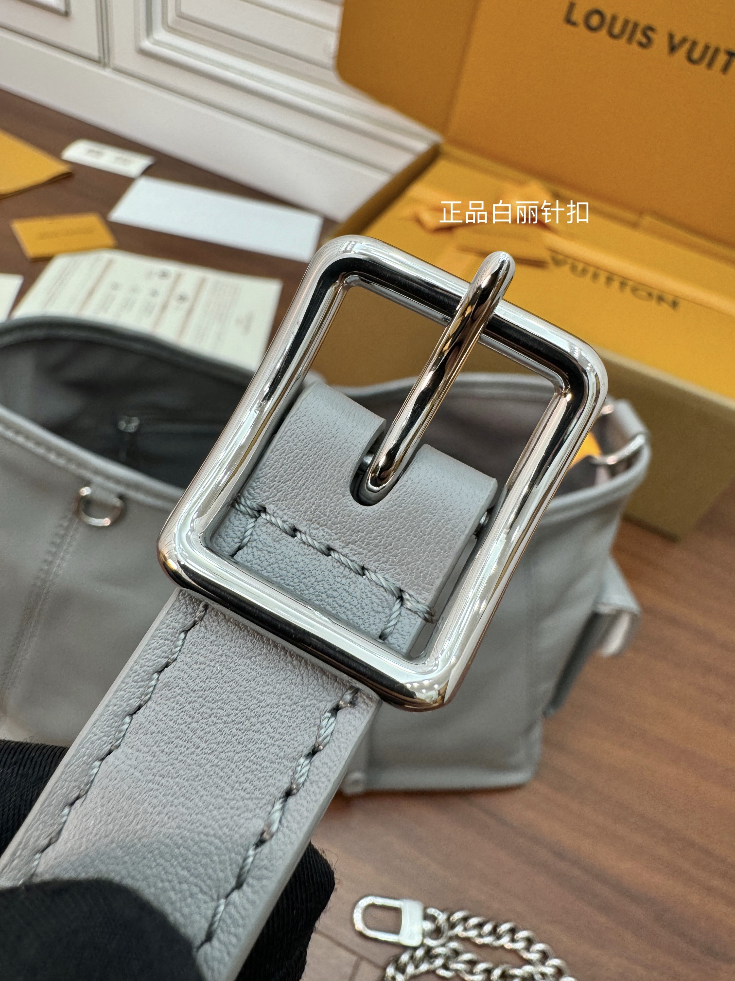 特級芯片 LOUIS VUITTON  Carryall BB LV 路易威登  牛皮革 斜挎包 单肩包 双肩包 水桶 手提包 老花 肩带可调节，不可拆卸 灰色 M12579