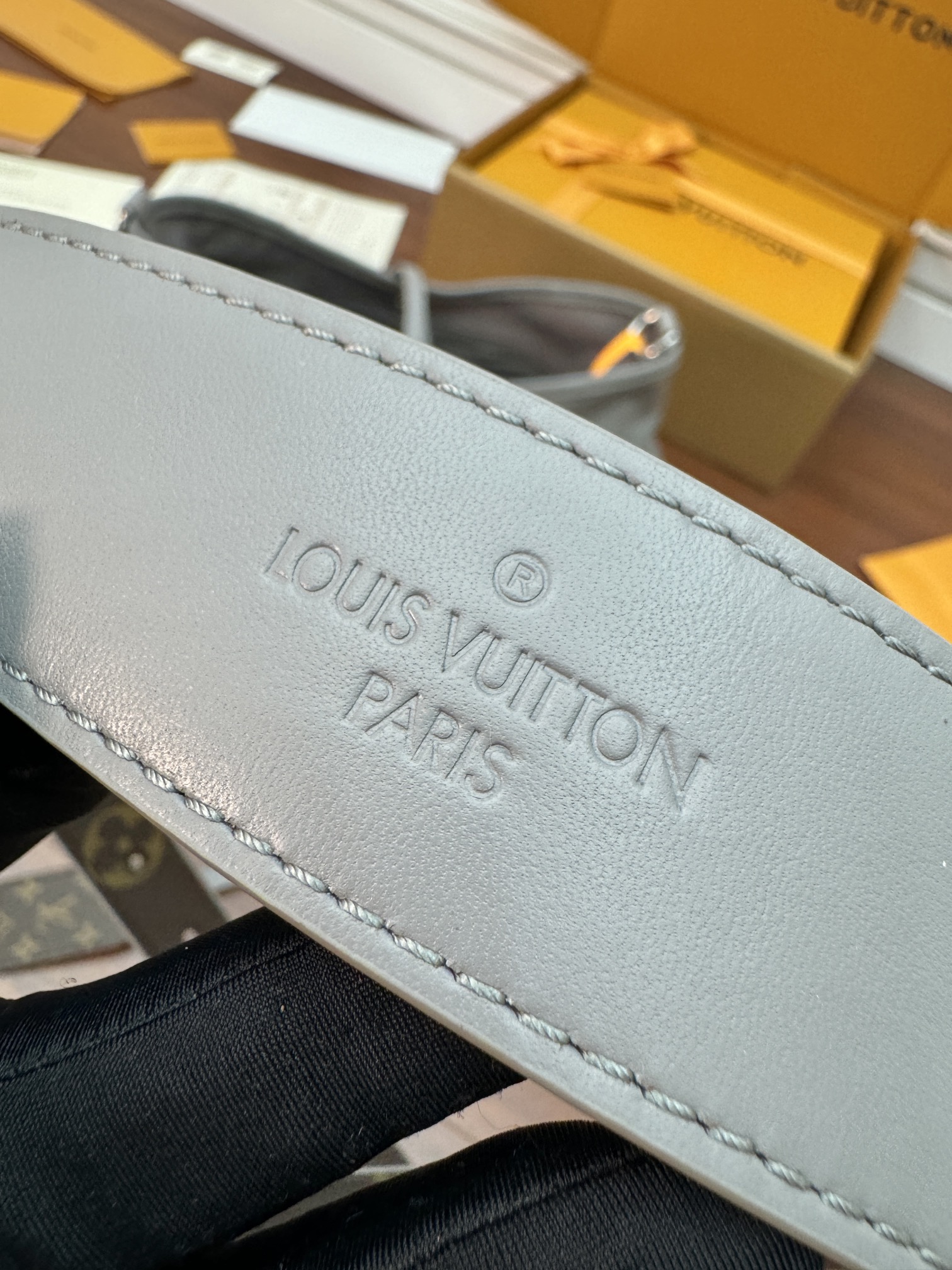 特級芯片 LOUIS VUITTON  Carryall BB LV 路易威登  牛皮革 斜挎包 单肩包 双肩包 水桶 手提包 老花 肩带可调节，不可拆卸 灰色 M12579