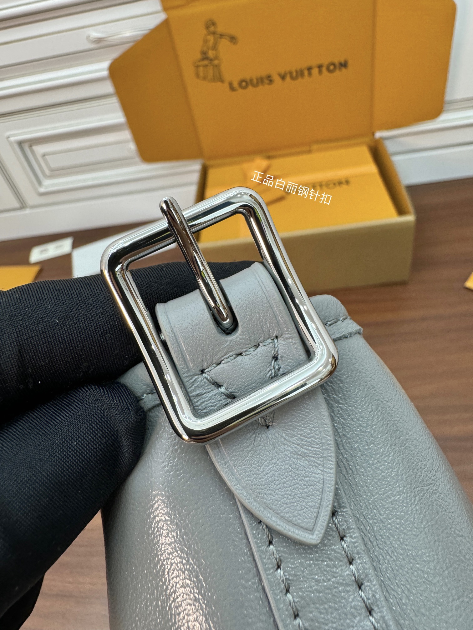 特級芯片 LOUIS VUITTON  Carryall Dark MM  LV 路易威登  牛皮革 斜挎包 单肩包 双肩包 水桶 手提包 老花 肩带可调节，不可拆卸 灰色 M12583