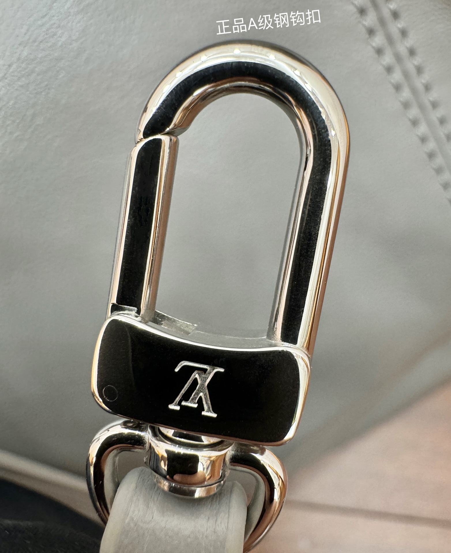 特級芯片 LOUIS VUITTON  Carryall Dark MM  LV 路易威登  牛皮革 斜挎包 单肩包 双肩包 水桶 手提包 老花 肩带可调节，不可拆卸 灰色 M12583